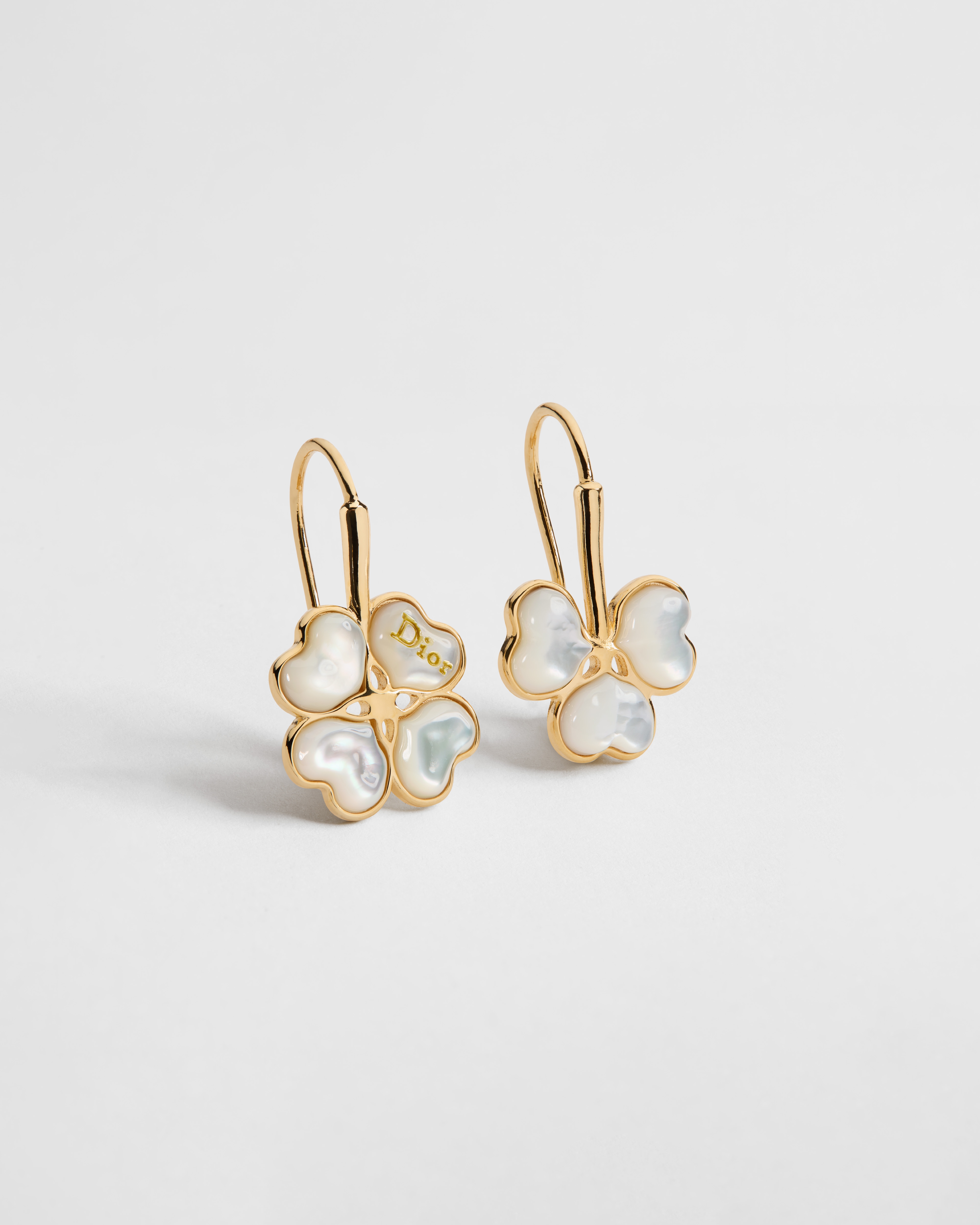 Dior Sparkling Clover-oorbellen Metaal met goudkleurige afwerking en parelmoer E01