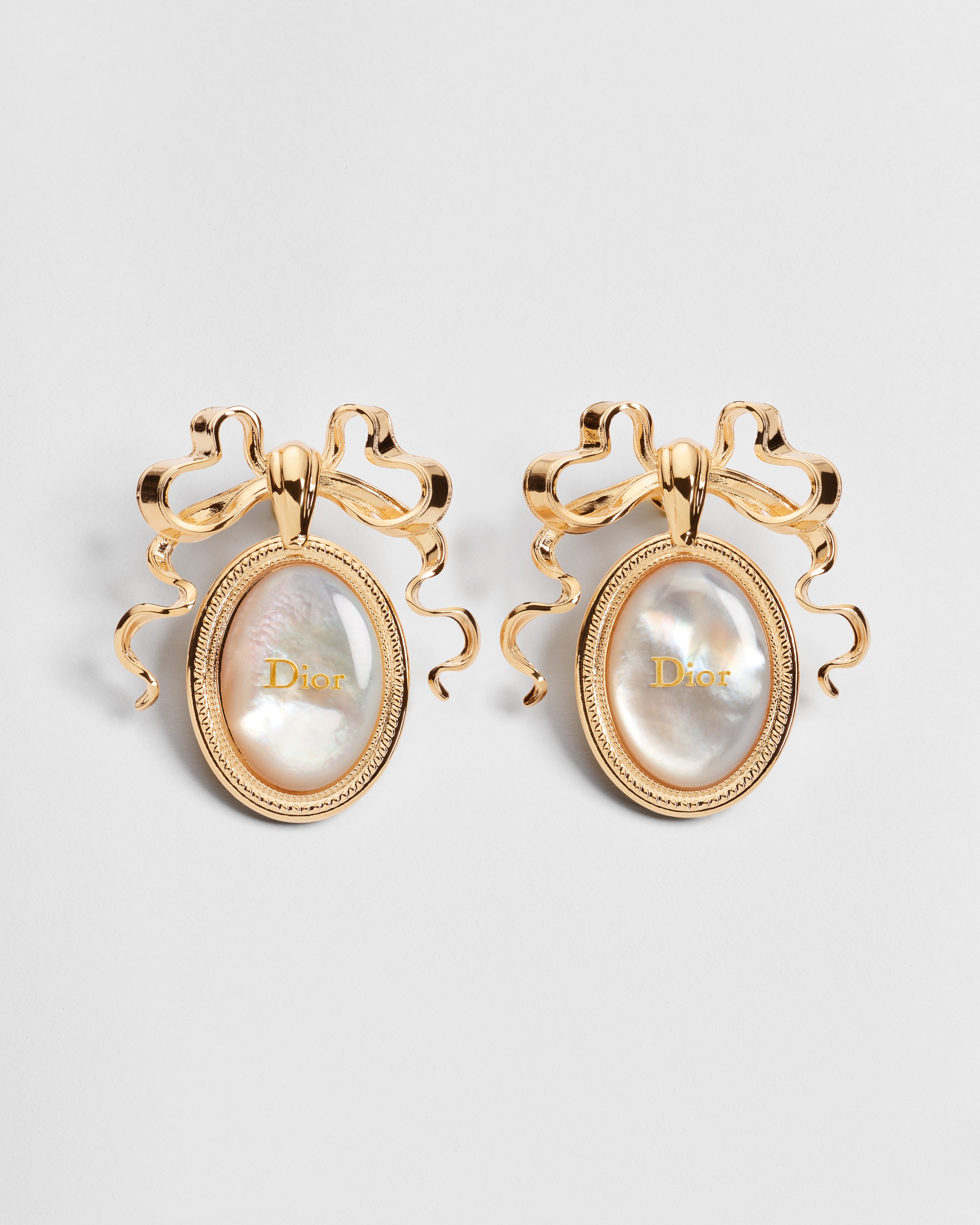 Dior Médaillon Earrings