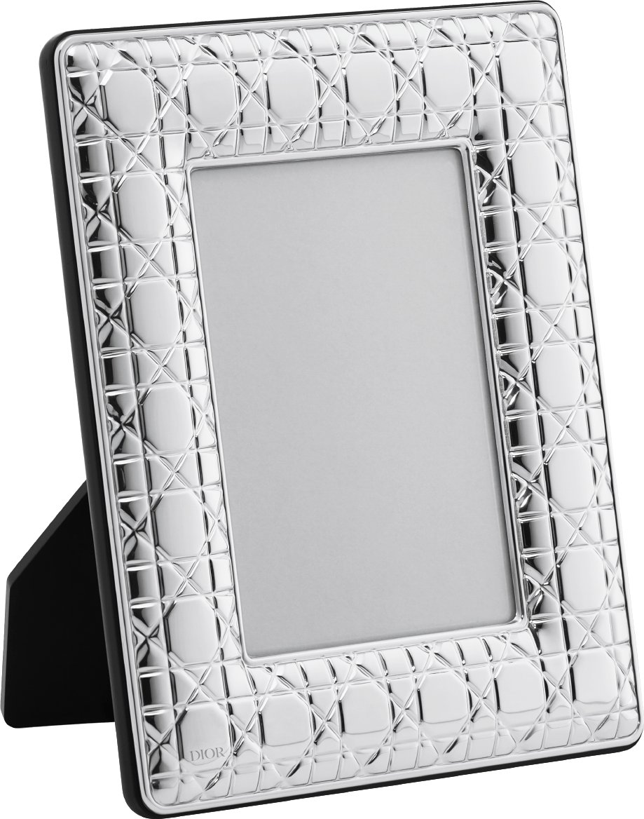 Small Frame aria_woman_viewcode_e01