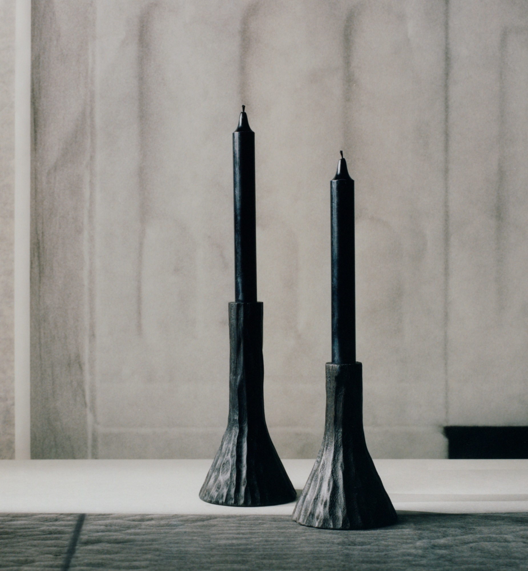 Portavelas pequeño Dior Maison x Pierre Yovanovitch, madera de roble E12