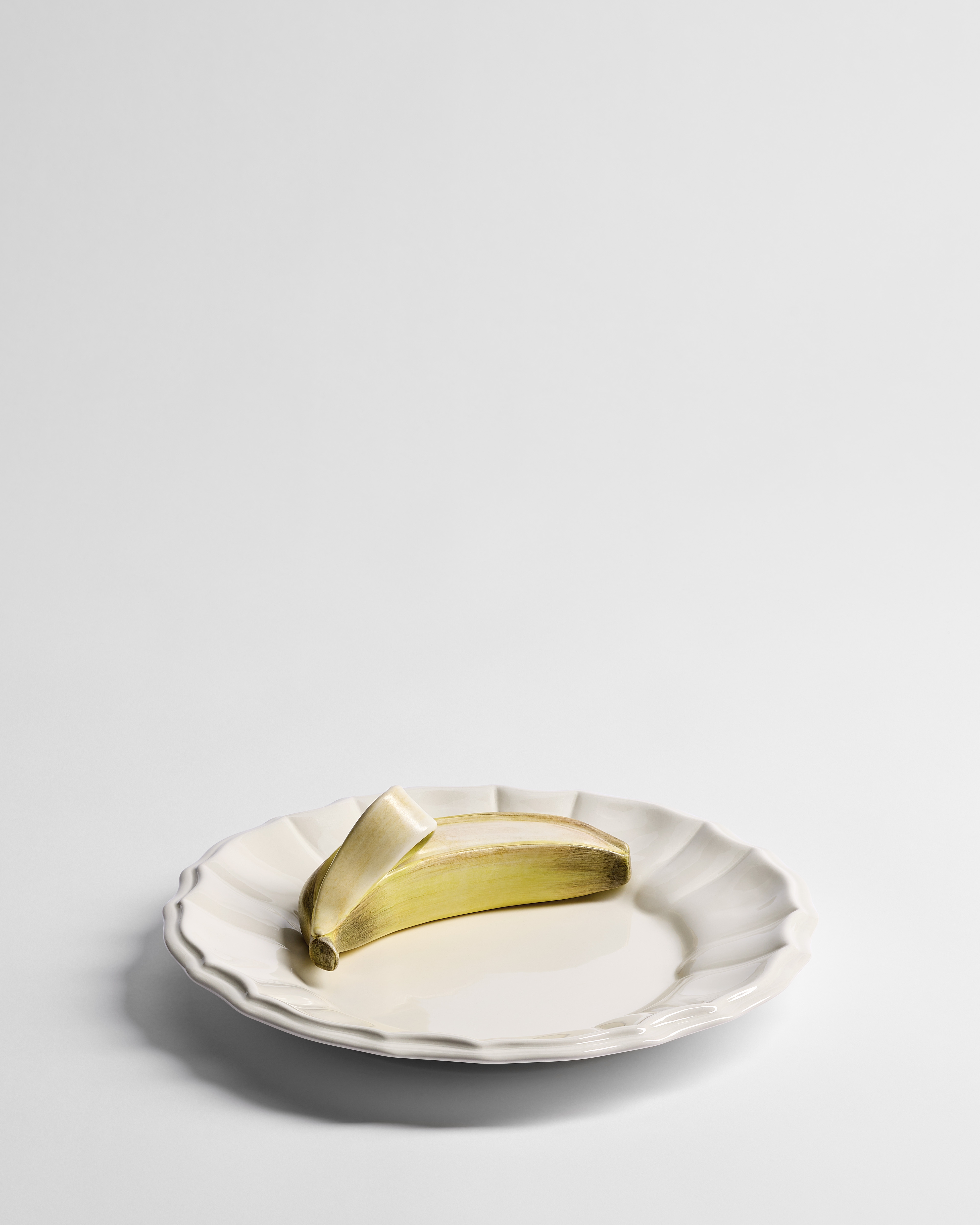 Decorative Plate Ecru Ceramic with Banana Trompe-l'Oeil Motif E01