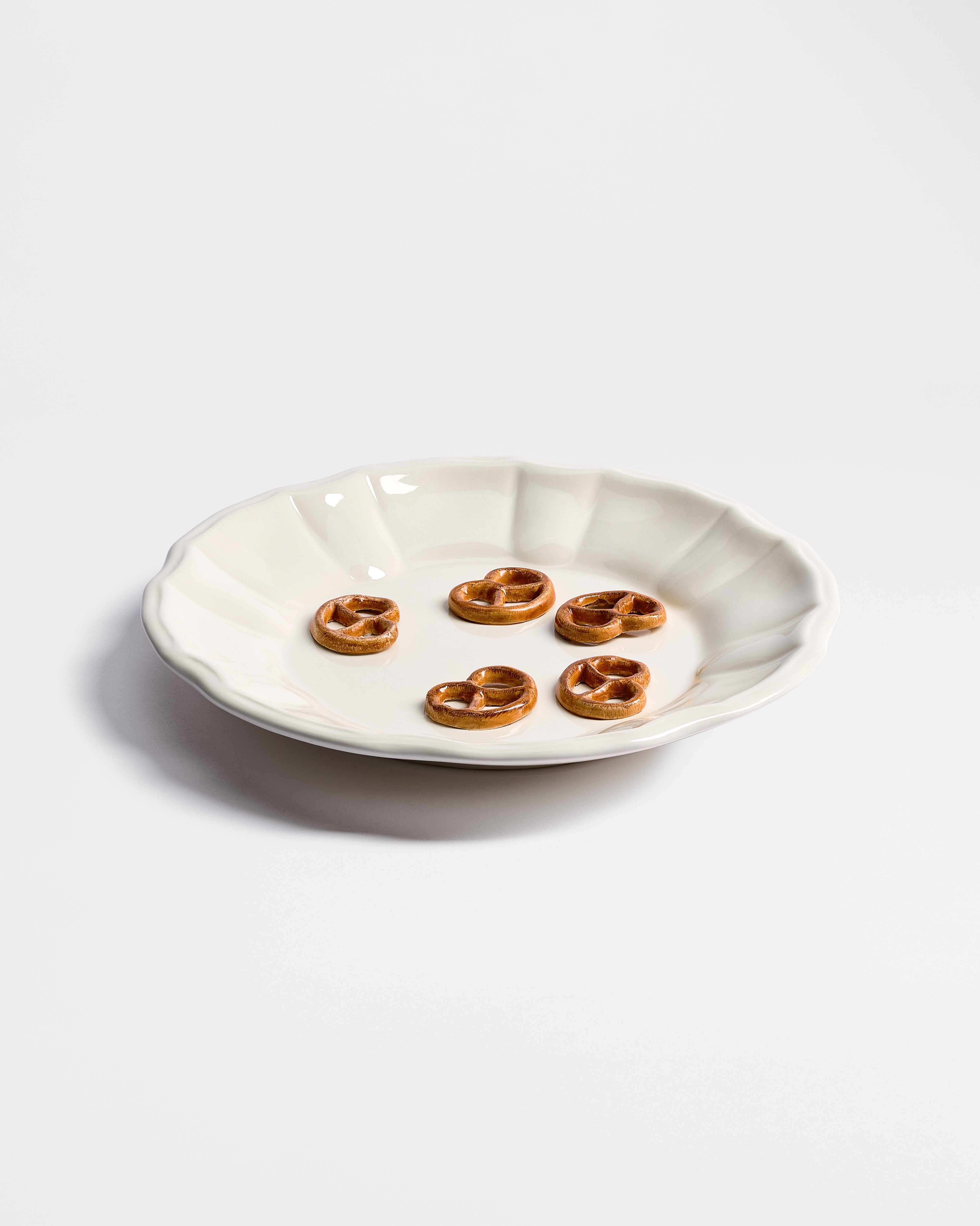 Decorative Plate Ecru Ceramic with Pretzel Trompe-l'Oeil Motif E01