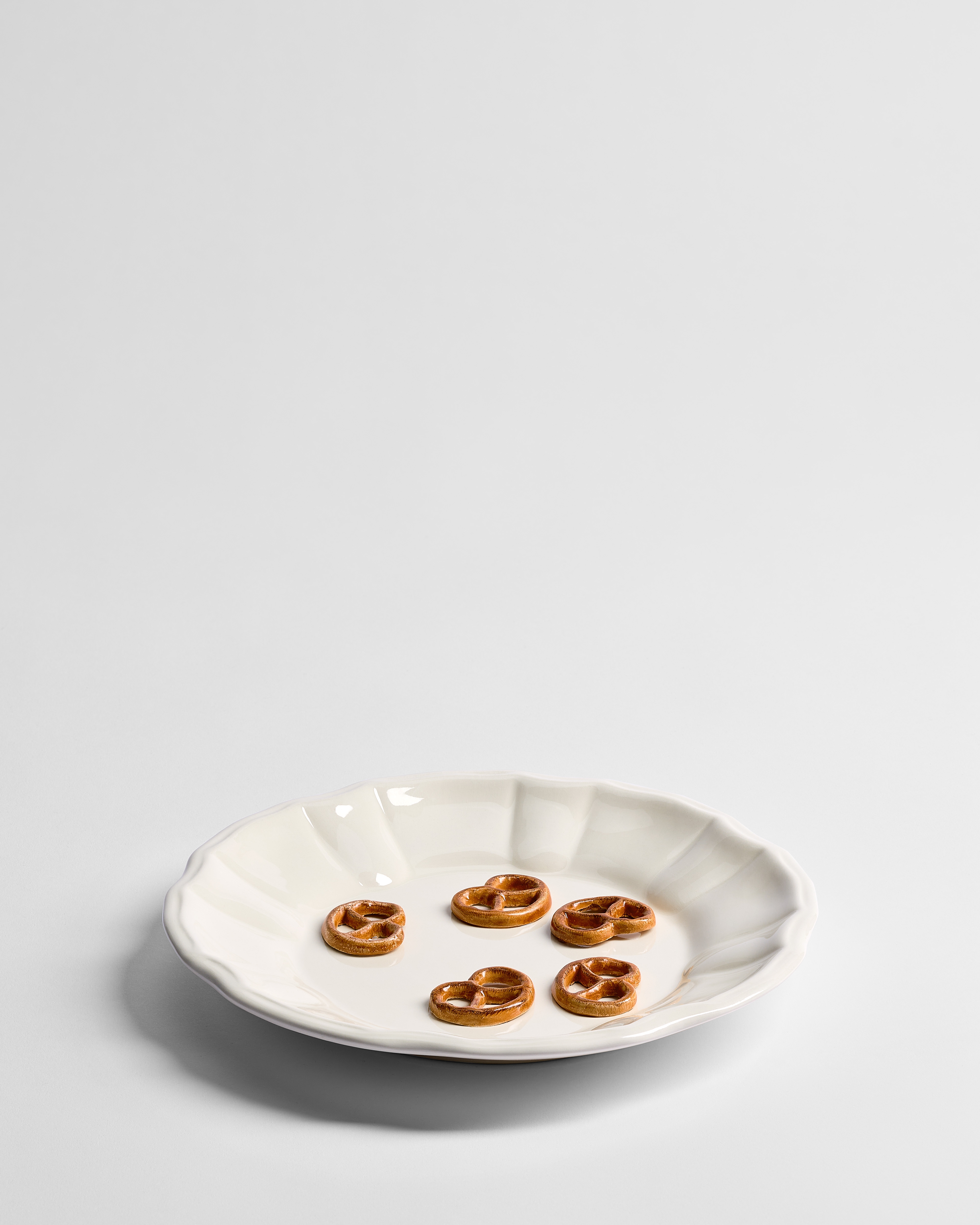 Decorative Plate Ecru Ceramic with Pretzel Trompe-l'Oeil Motif E01