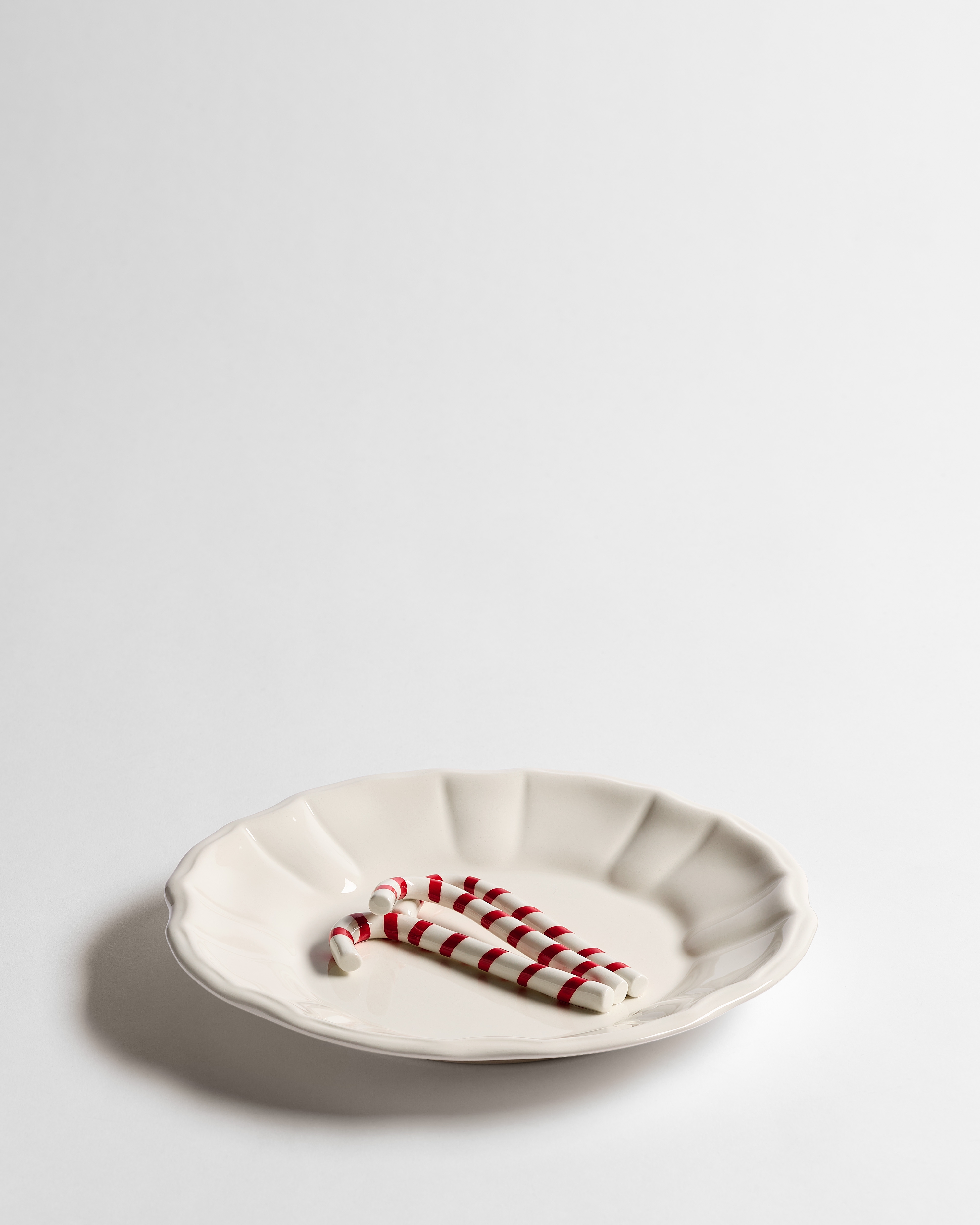 Small Decorative Plate Ecru Earthenware with Trompe-l'Oeil Candy Cane Motif E01