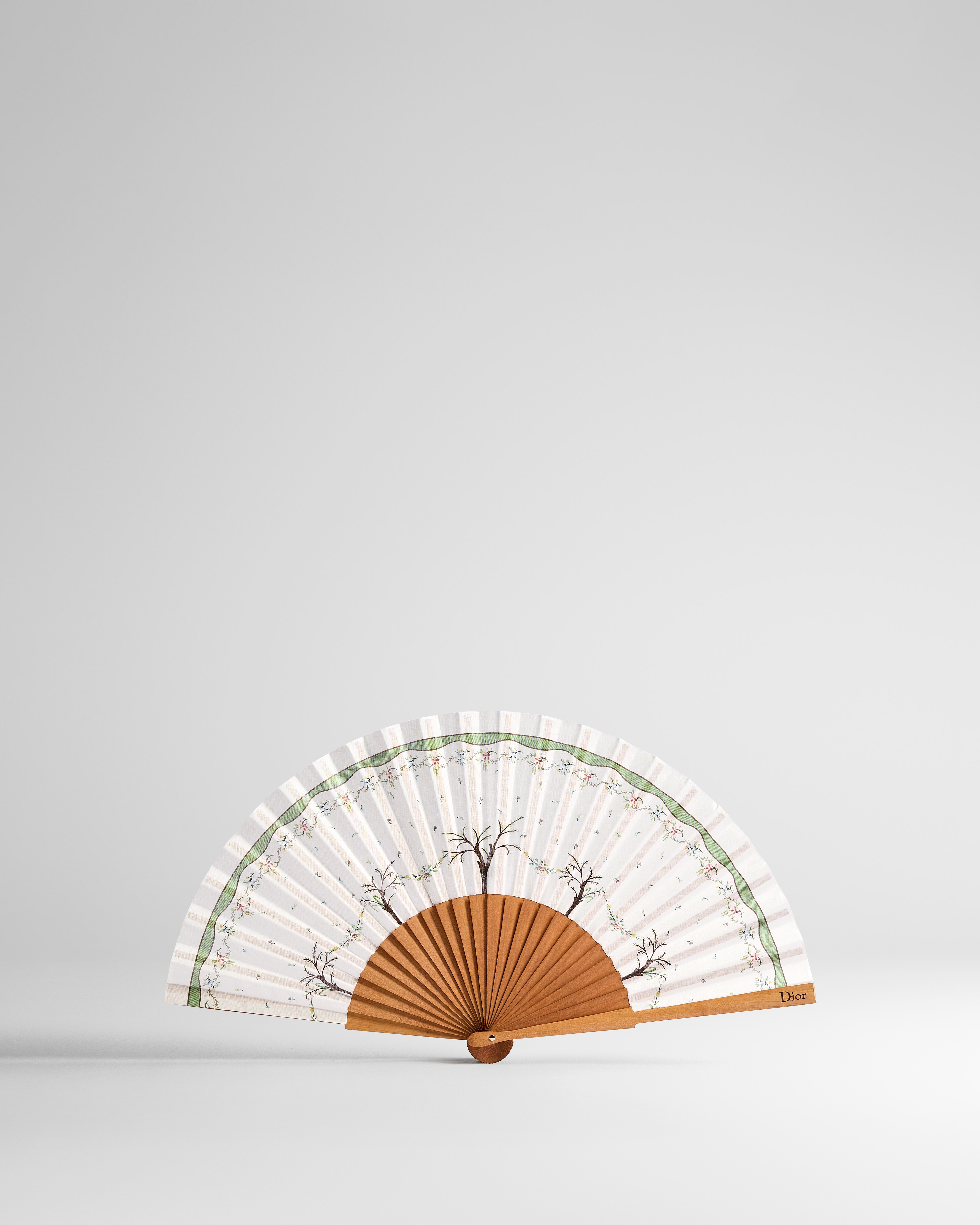 Fan Pearwood and Ecru Cotton with Multicolor Revolution Flowers Motif E01