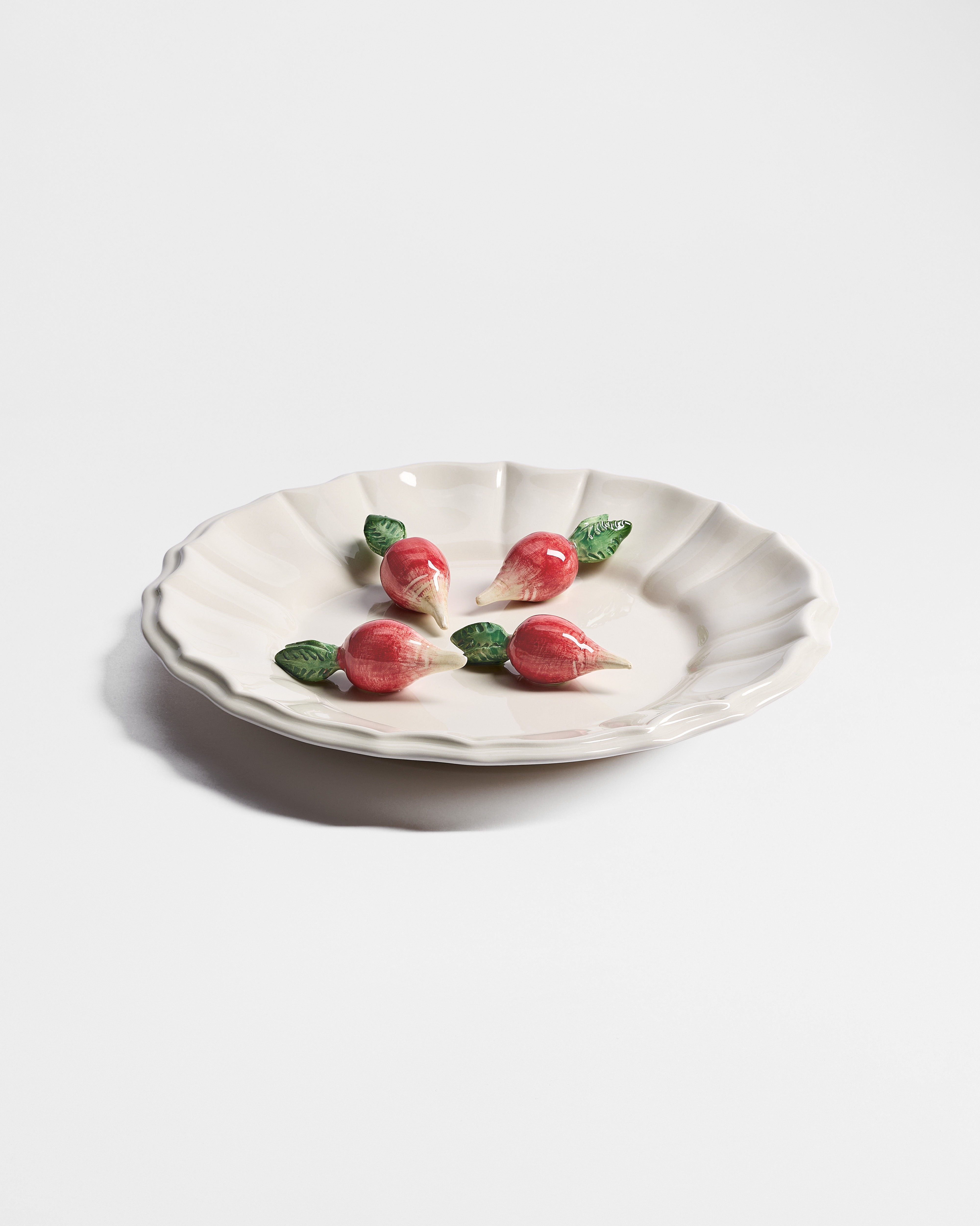 Decorative Plate Ecru Ceramic with Radish Trompe-l'Oeil Motif E01