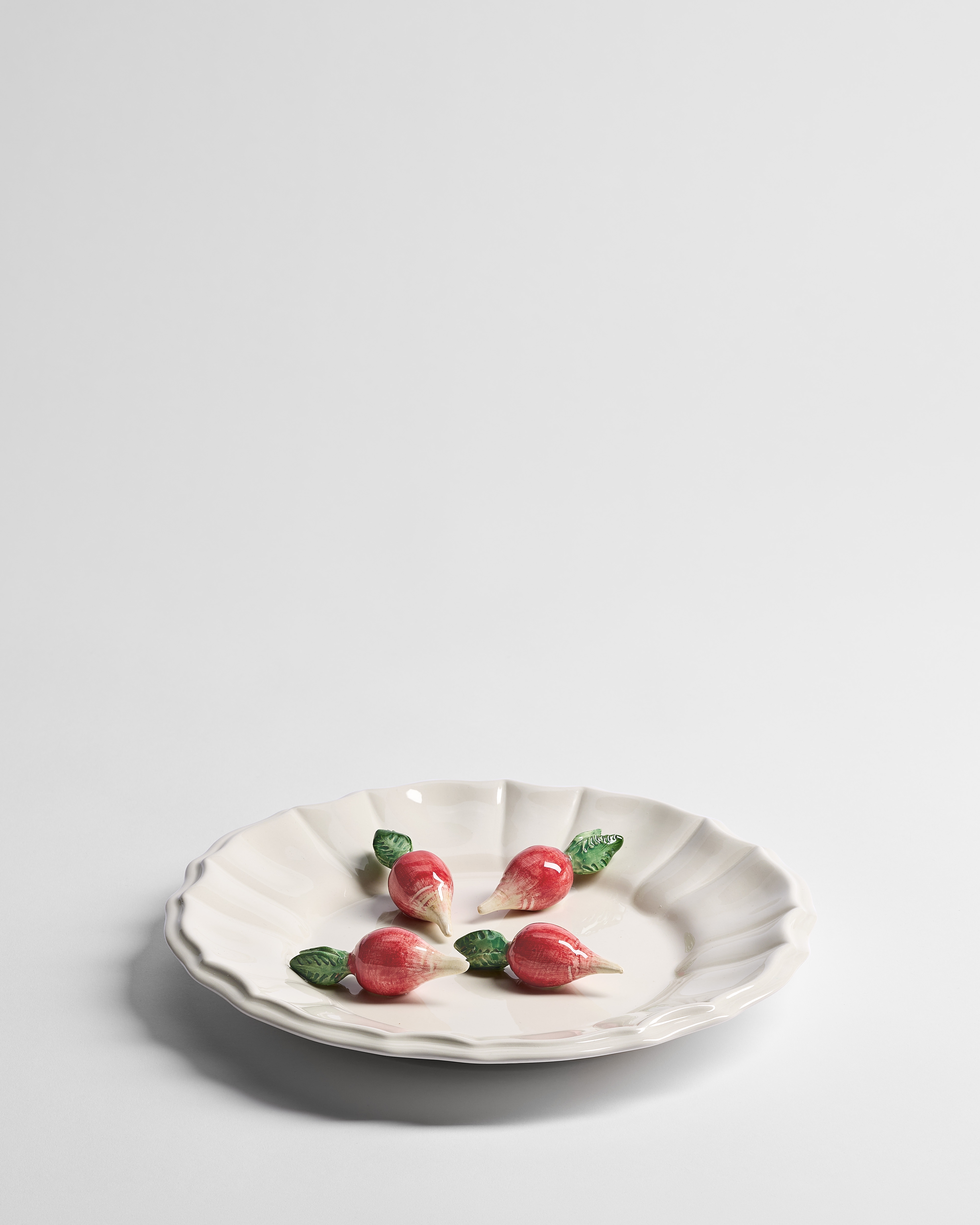 Decorative Plate Ecru Ceramic with Radish Trompe-l'Oeil Motif E01