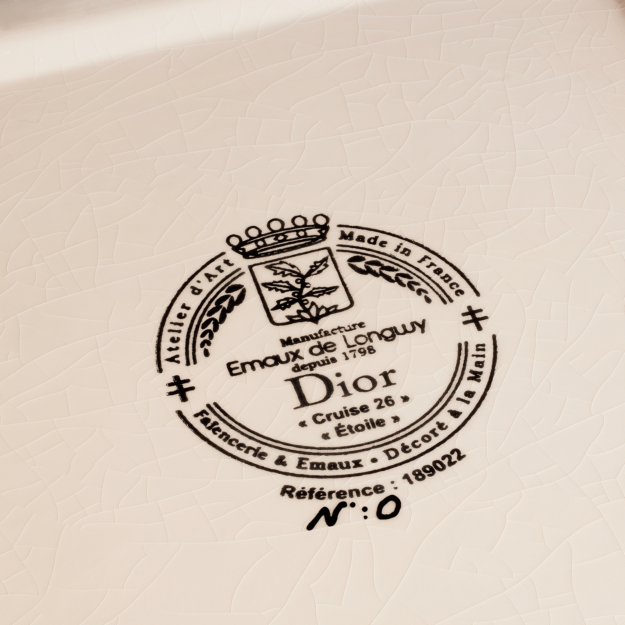 Boîte Faïence écrue et émail à motif Dioresque Stella noir Manufacture des Émaux de Longwy pour Dior E11