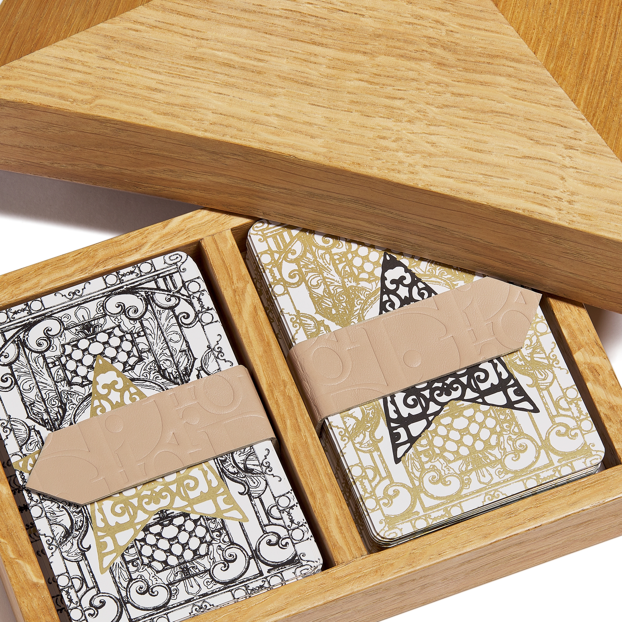 Caja con dos barajas de cartas Dior Maison x Pierre Yovanovitch, madera de roble E12