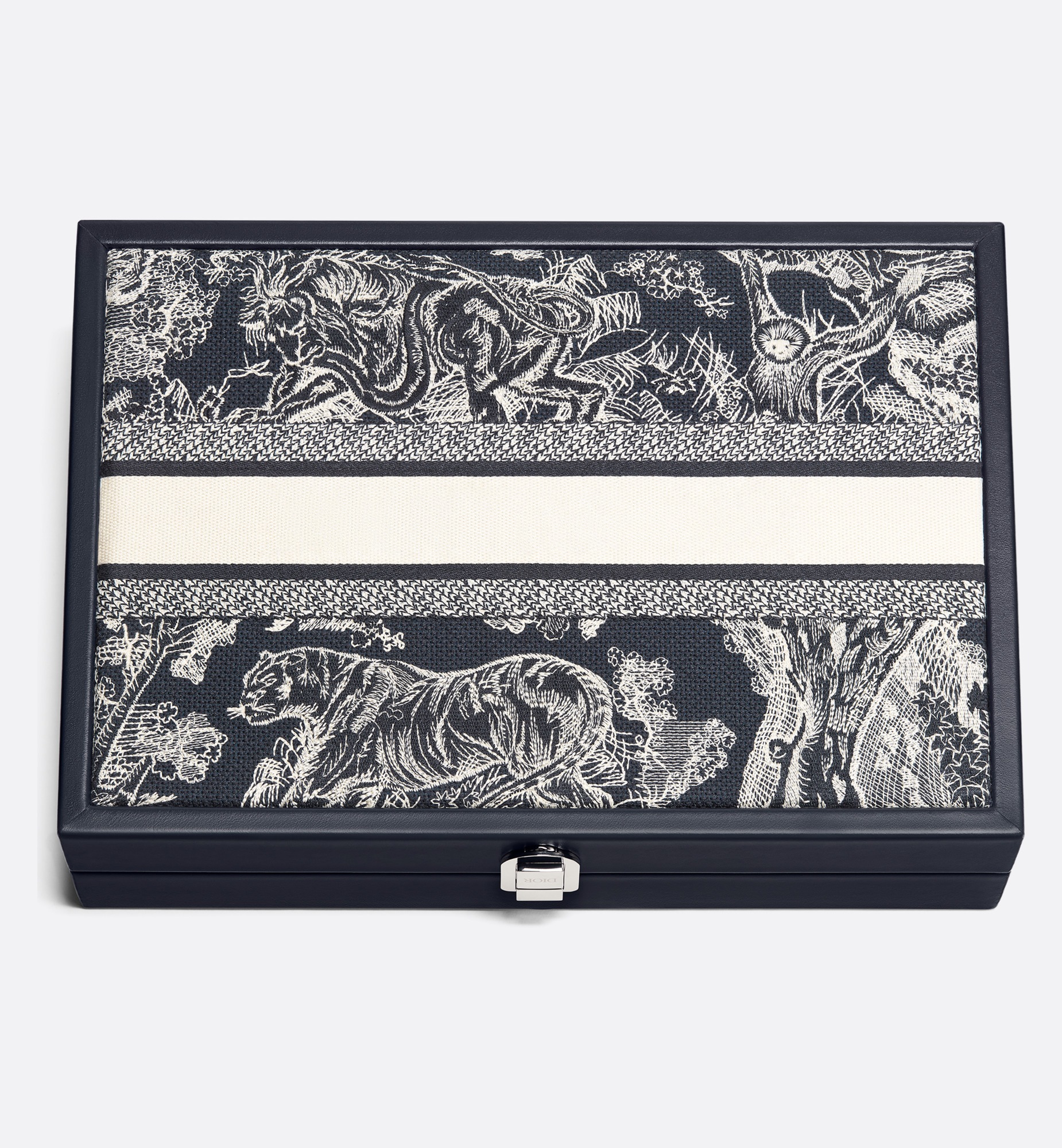 Großes, besticktes Backgammon Toile de Jouy in Blau E08