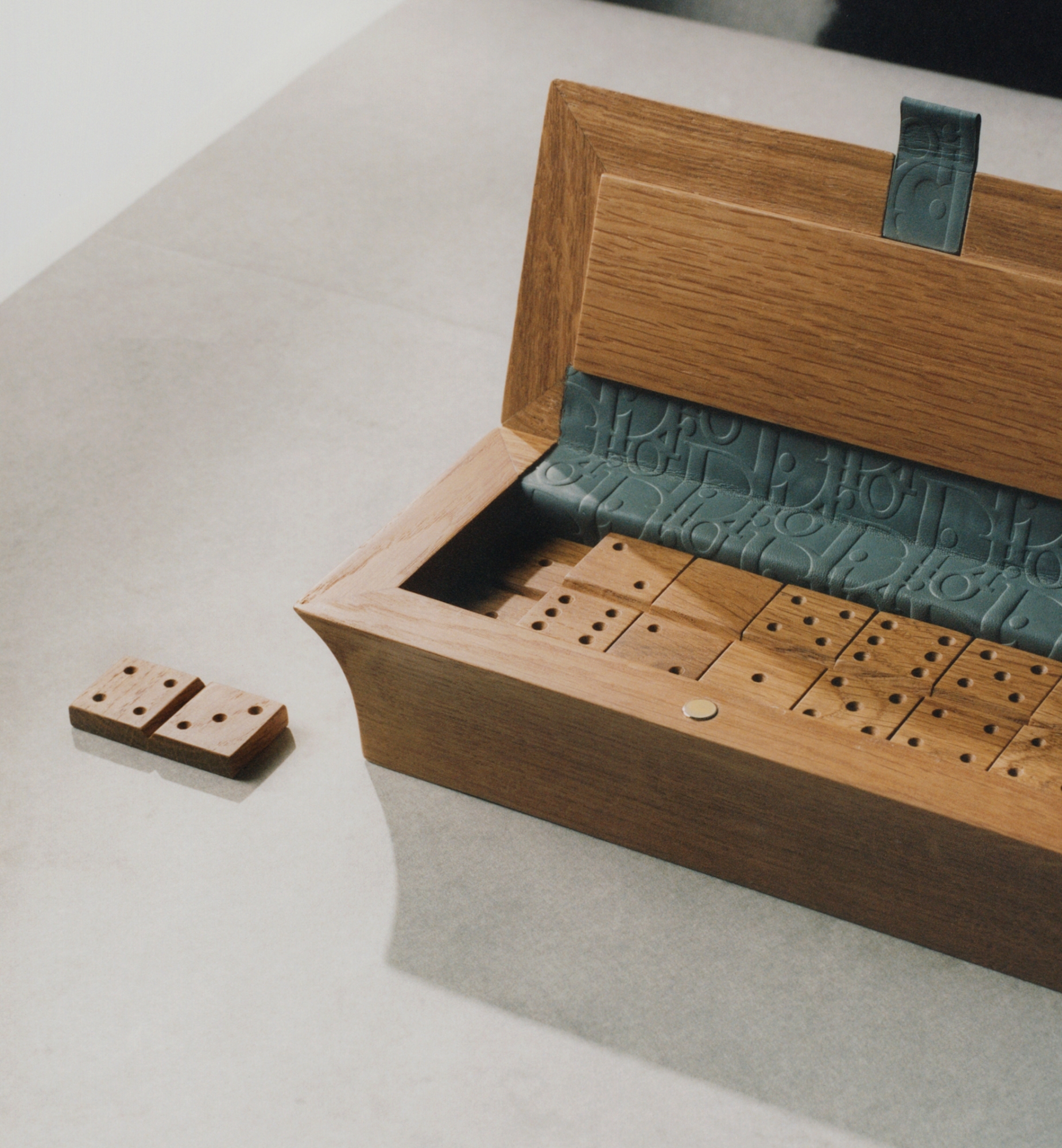 Dominoes