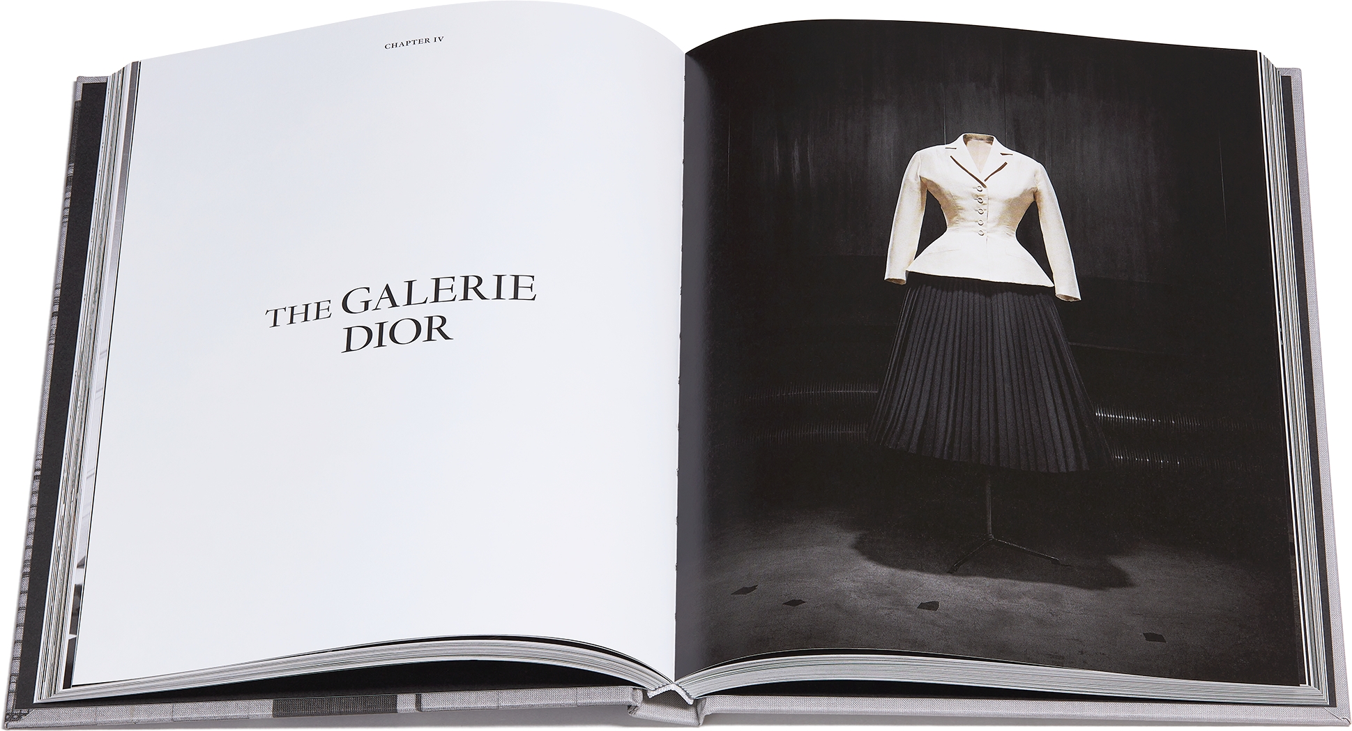 DIOR | 書籍：Dior, La Légende du 30 Avenue Montaigne 英語版