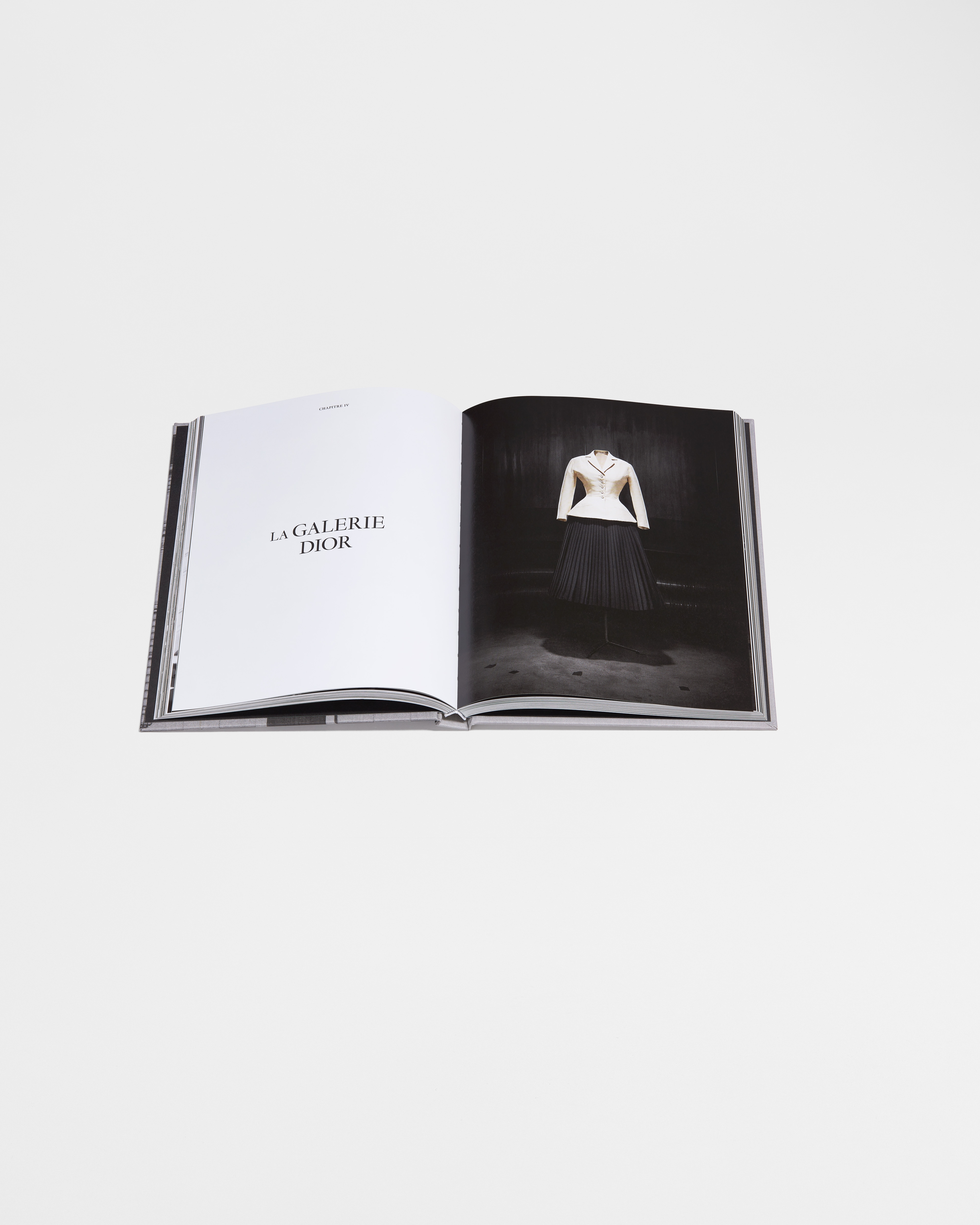 Boek: Dior, La Légende du 30 Avenue Montaigne Franstalige versie E09