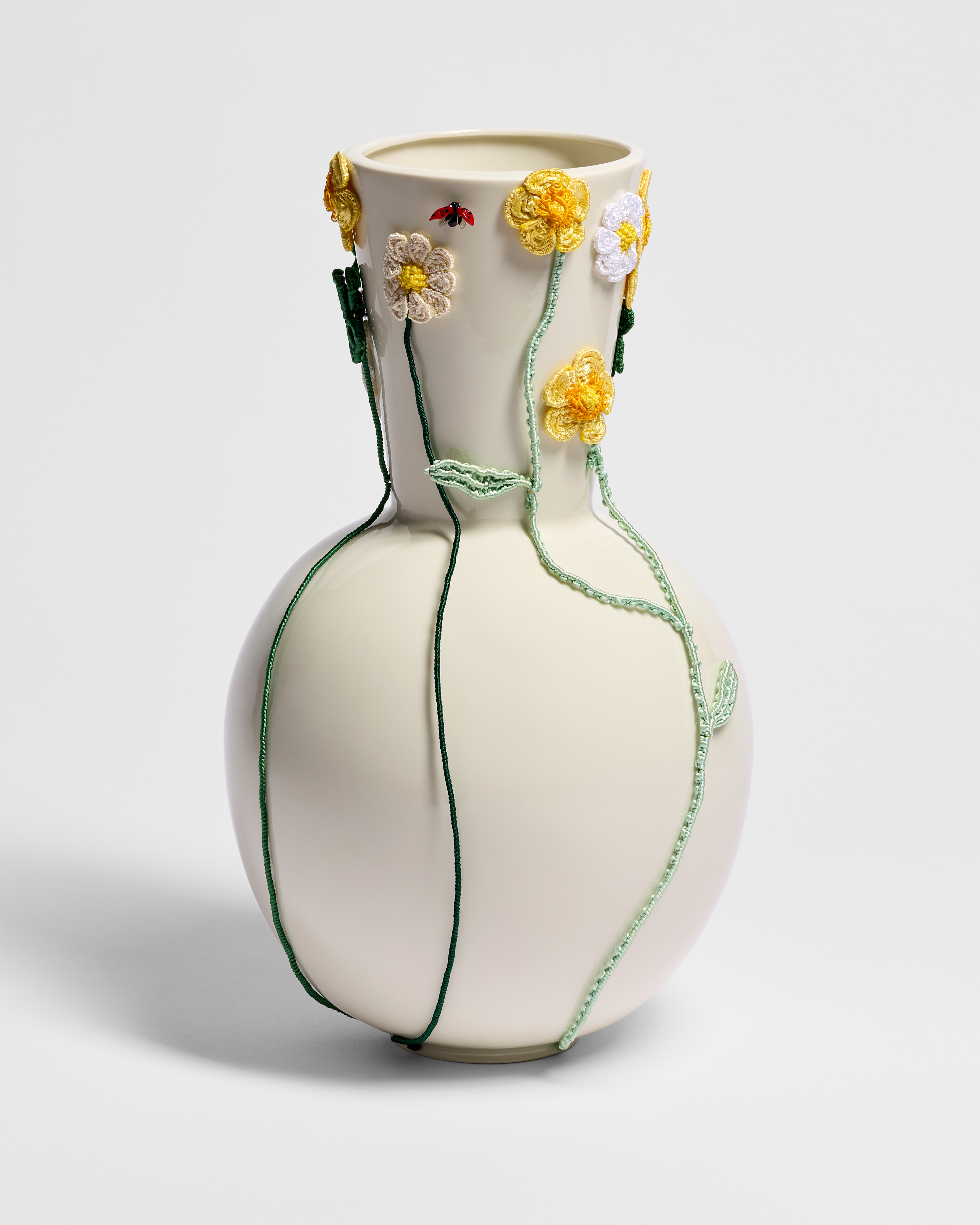 Vase Porcelaine blanche, macramé et verre multicolores, Laurentine Périlhou pour Dior E01