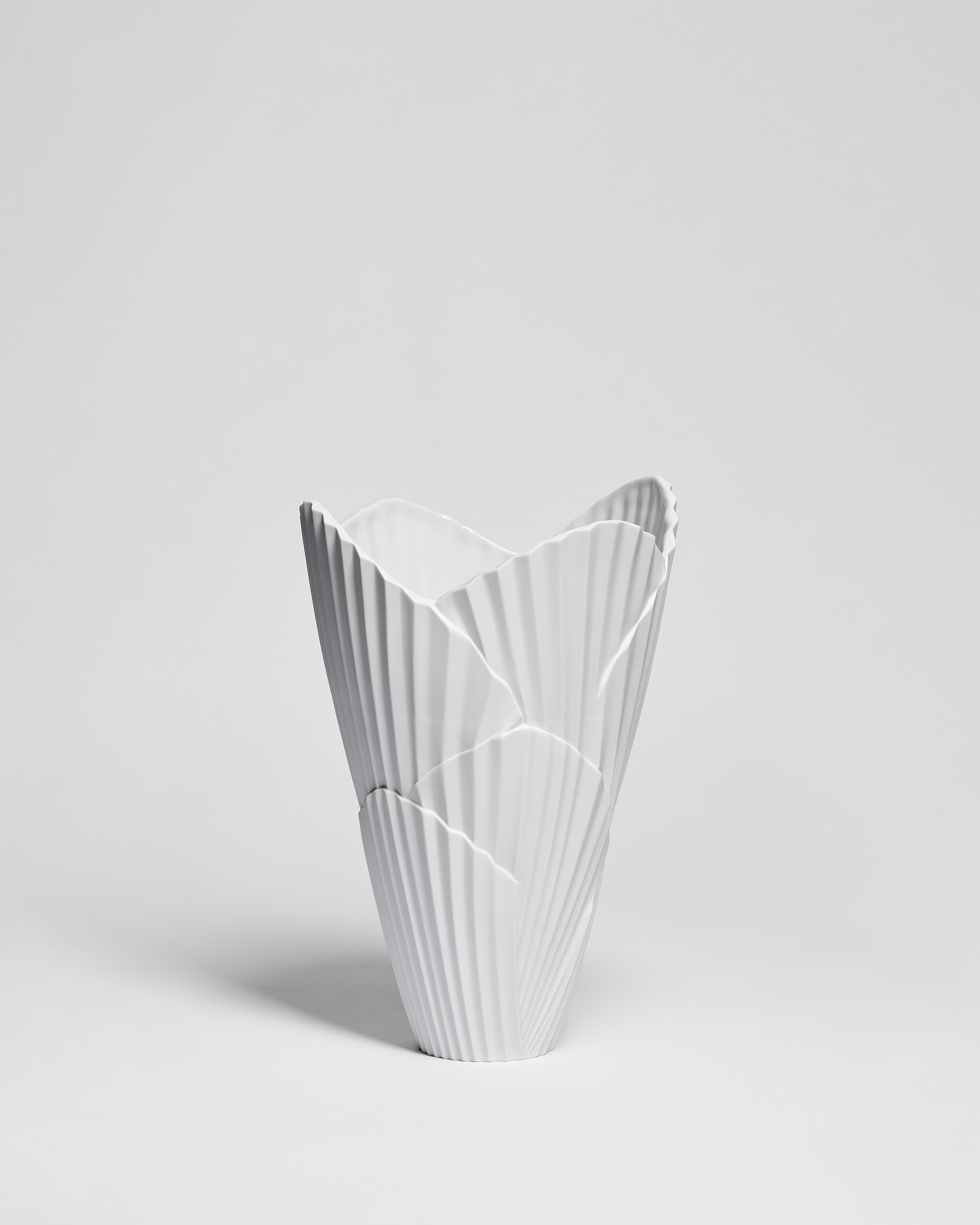 Small Plissé Vase White Porcelain E01