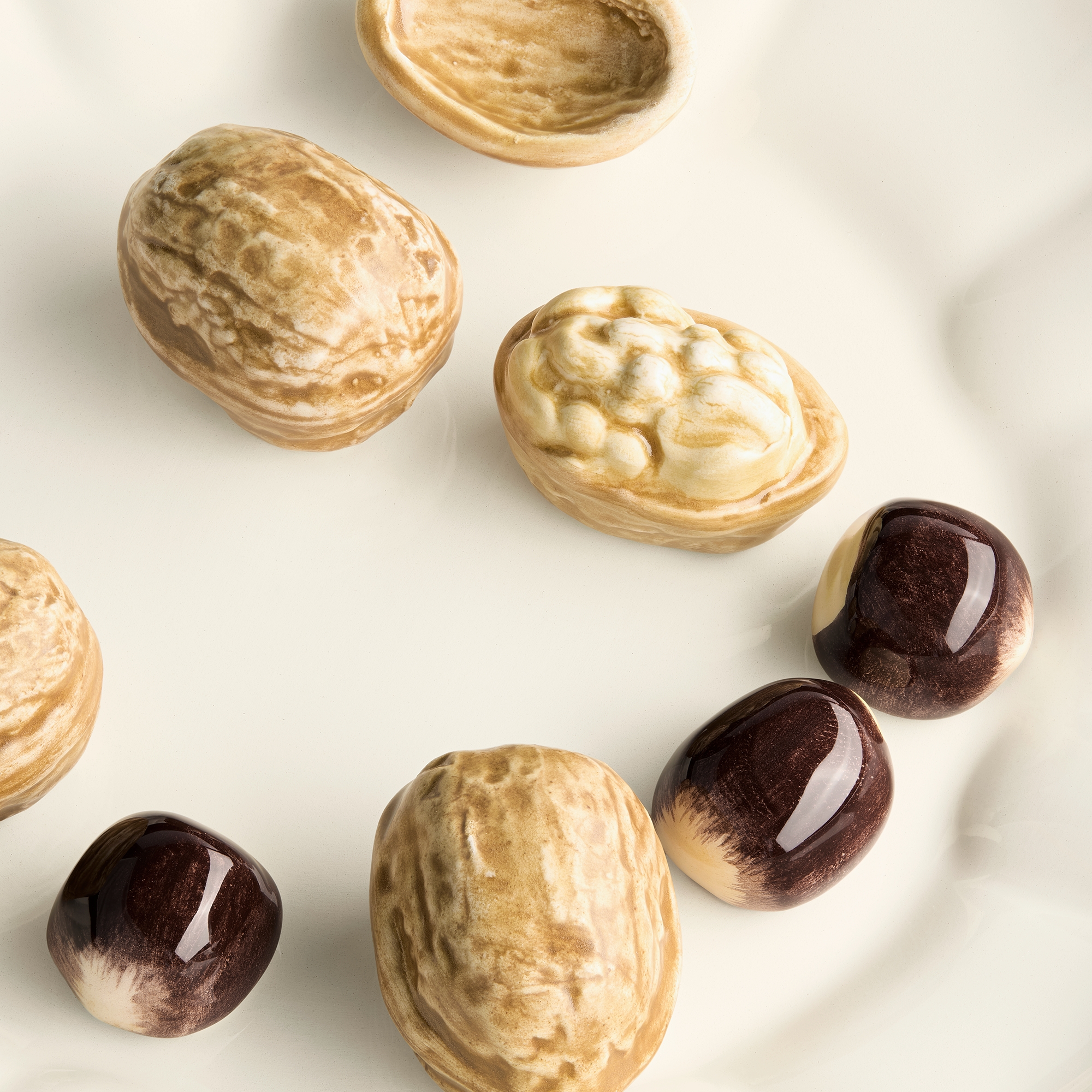 Small Decorative Plate Ecru Ceramic with Walnut and Hazelnut Trompe-l'Oeil Motif E09