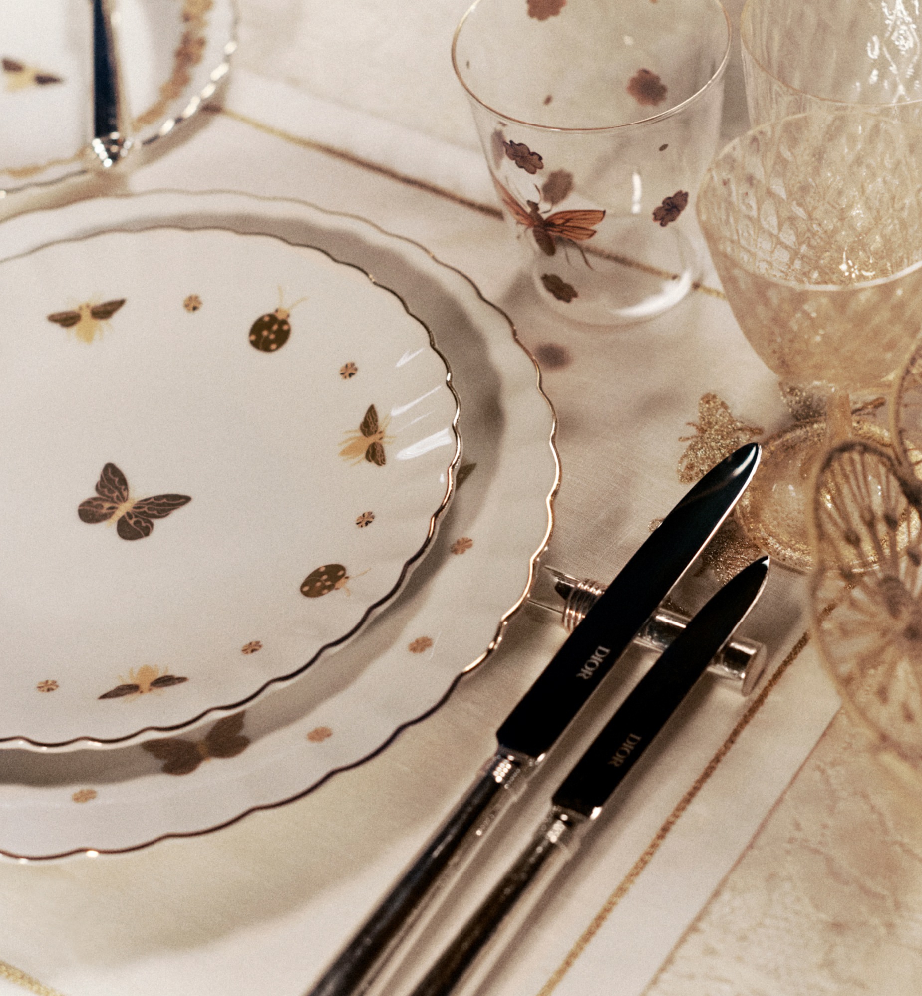 Assiette à dessert Bal des Abeilles, or E13