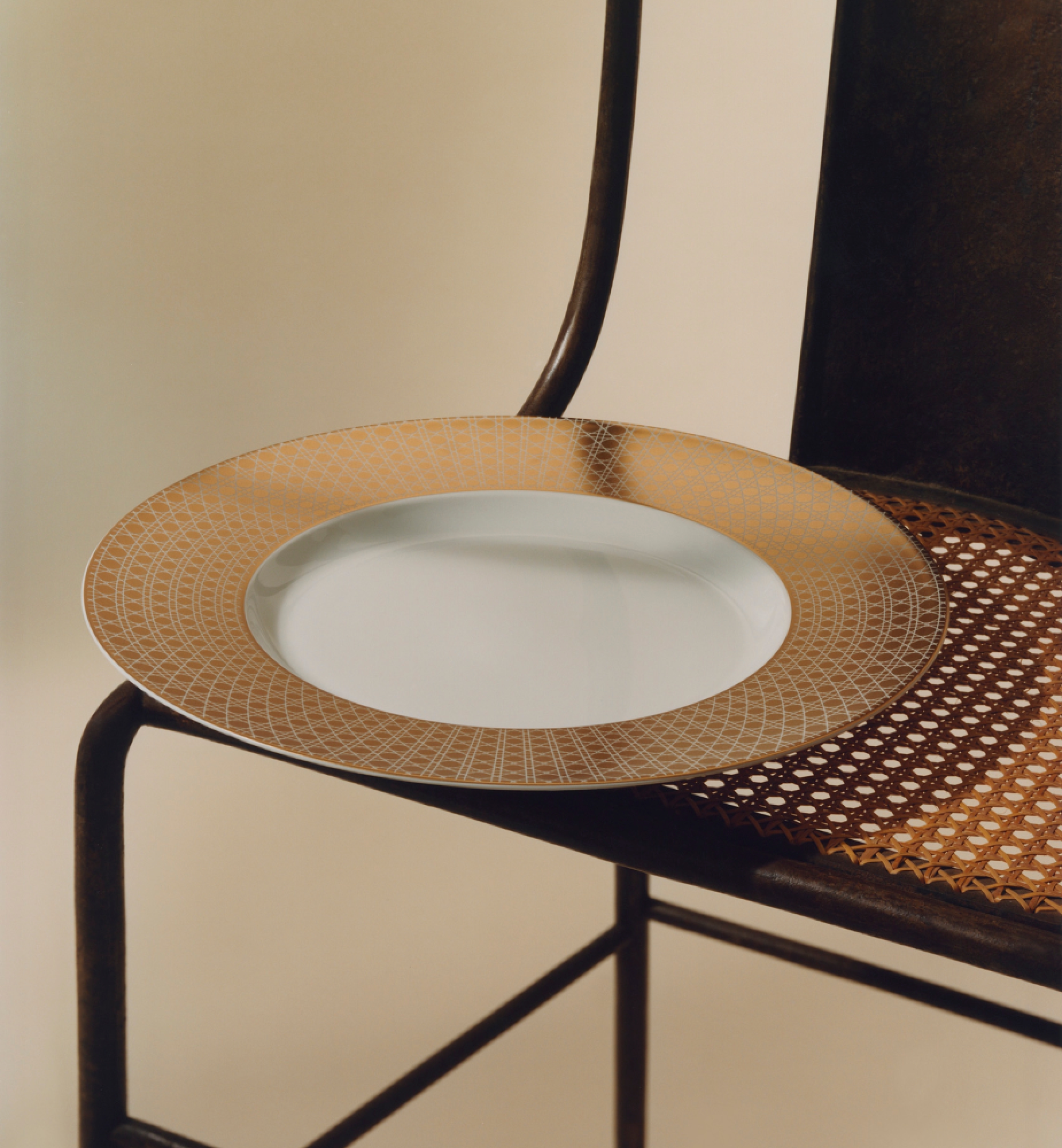 Decorative Plate Gold-Tone Cannage Montaigne E12