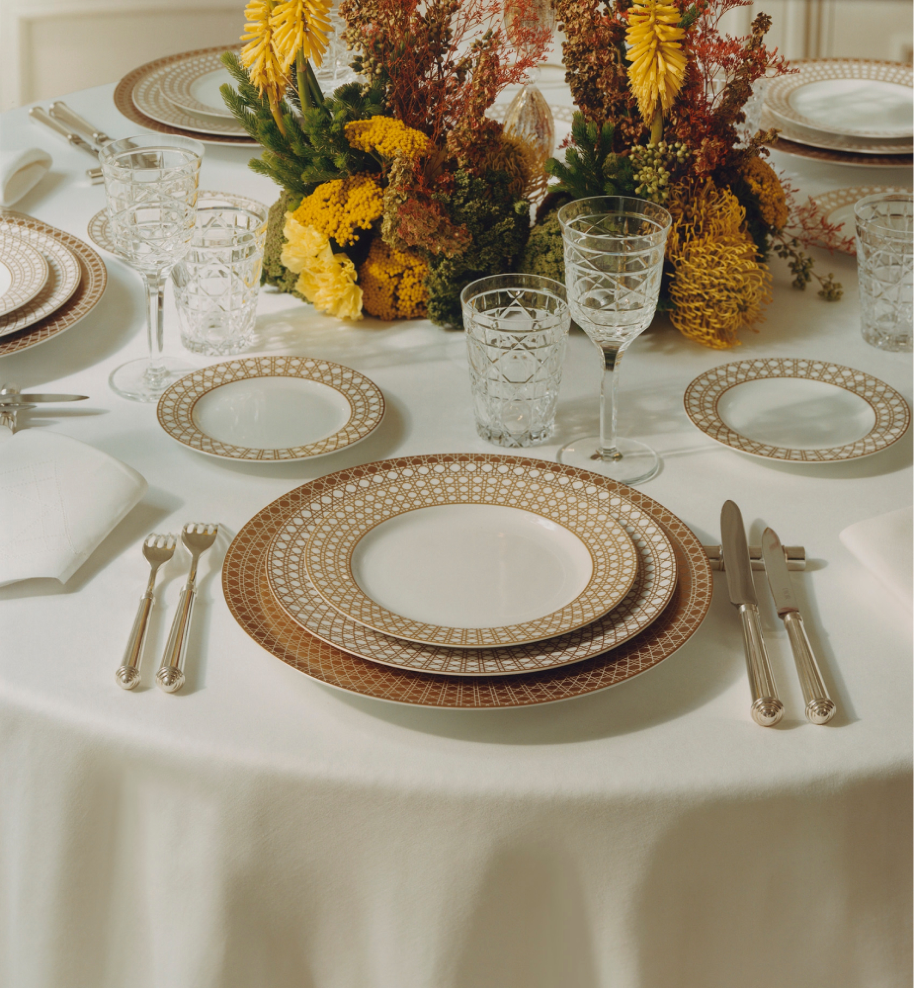 Decorative Plate Gold-Tone Cannage Montaigne E13