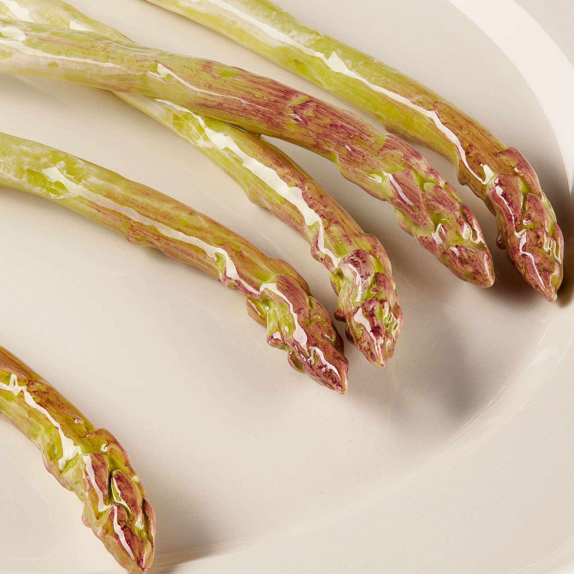 Decorative Plate Ecru Ceramic with Asparagus Trompe-l'Oeil Motif E09