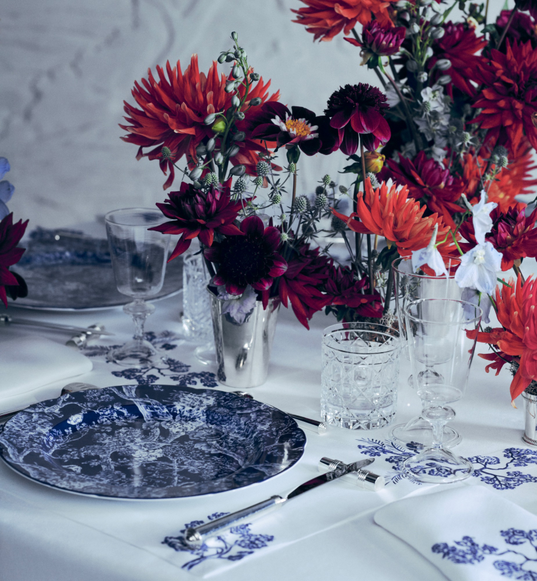 Assiette de présentation Toile de Jouy Hortensia, bleu E12