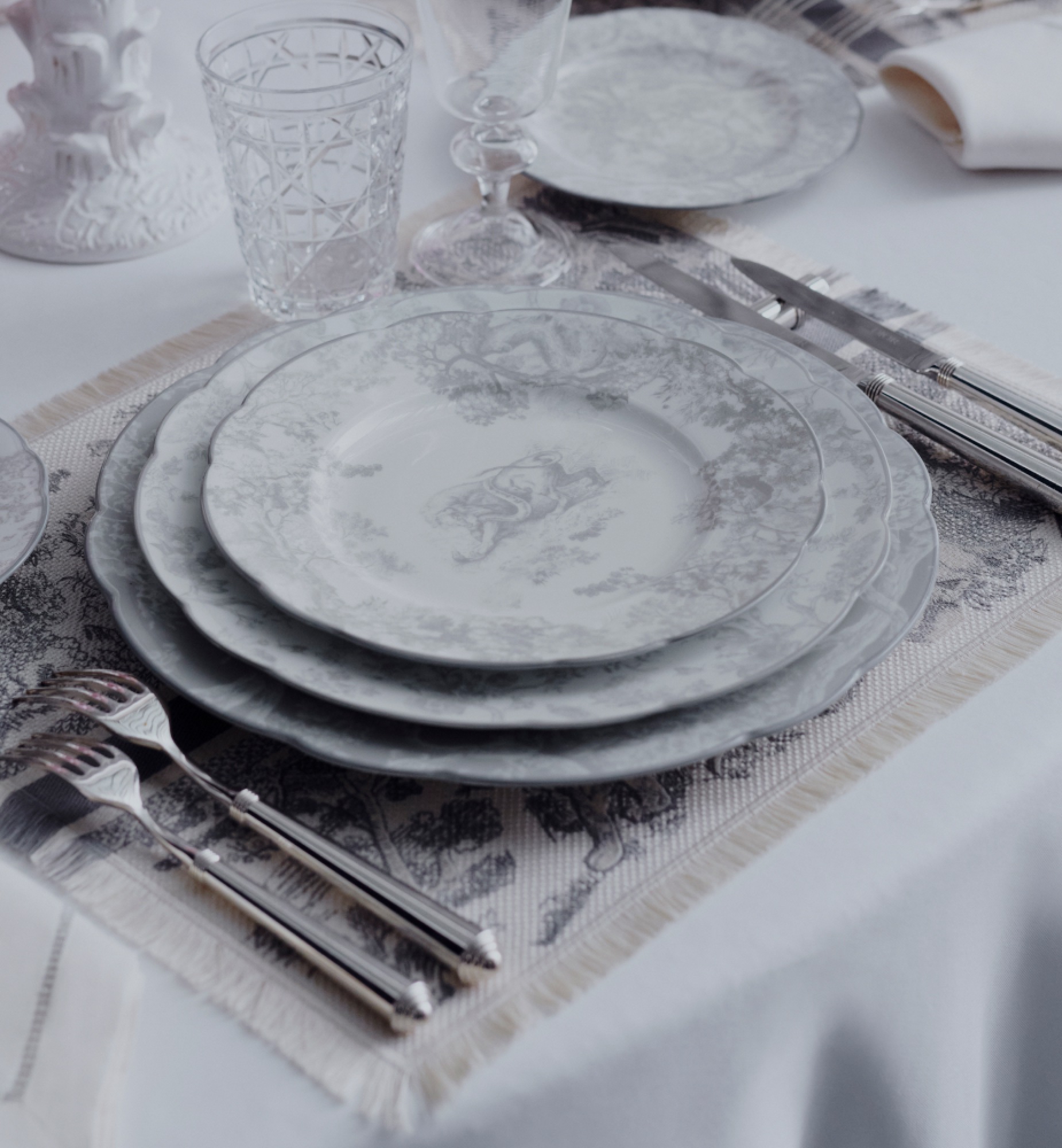 Dessertbord Grijs Toile de Jouy-motief met leeuw E13