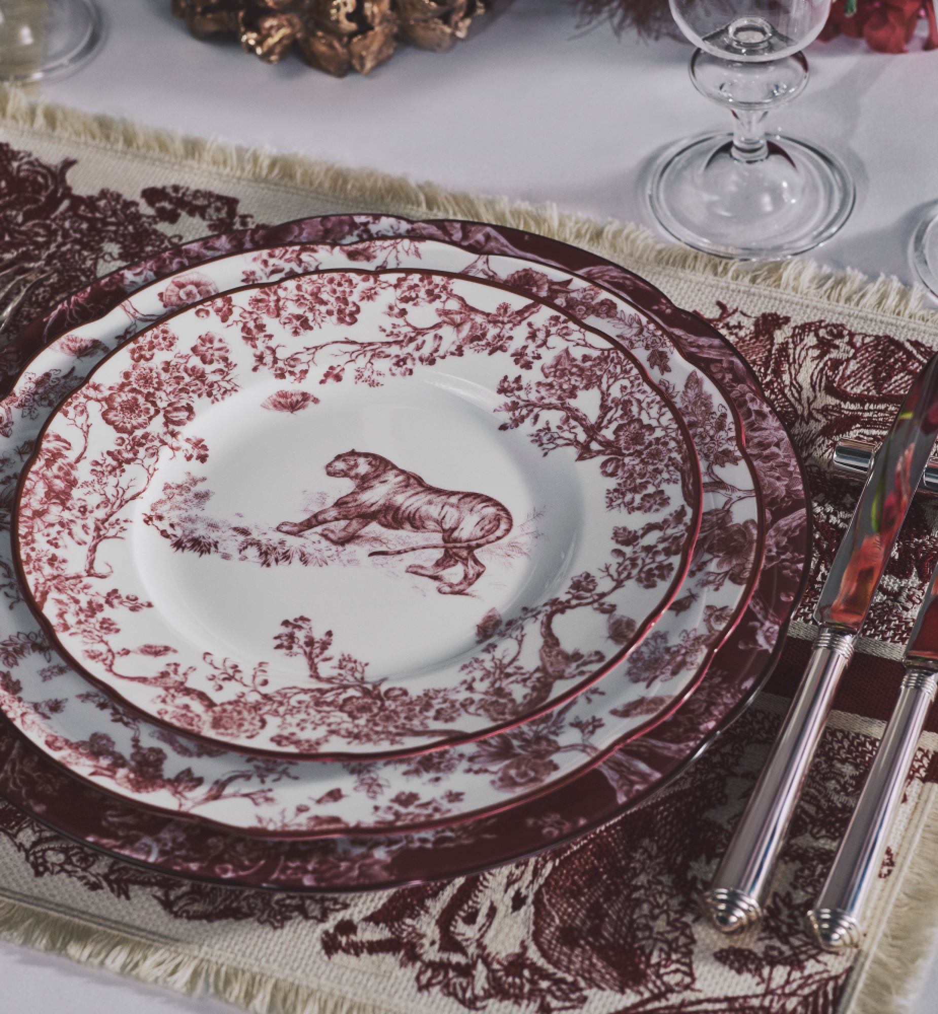 Dessertteller Toile de Jouy Tiger in Bordeaux E12