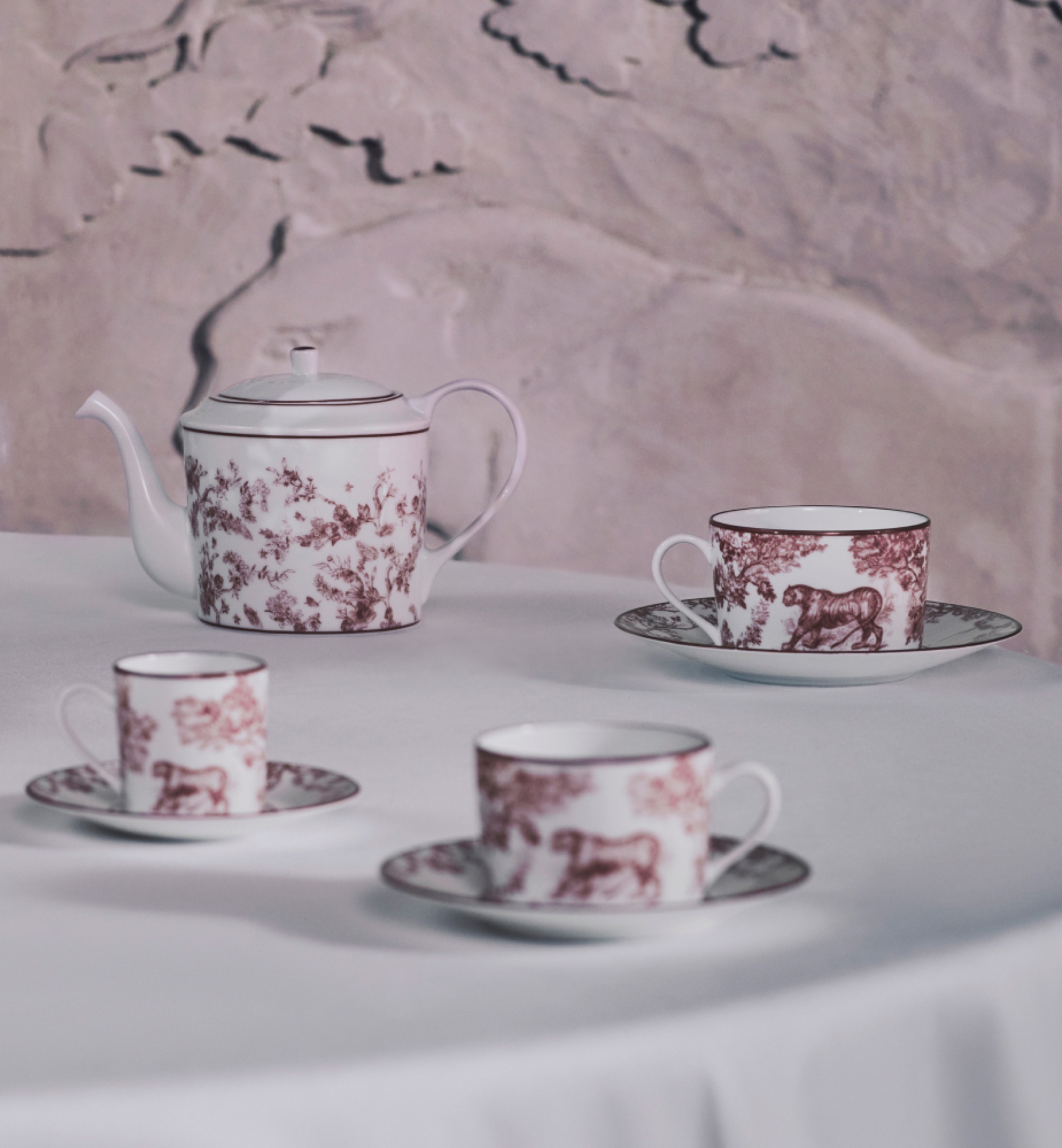 Breakfast Cup Burgundy Toile de Jouy Tiger E12