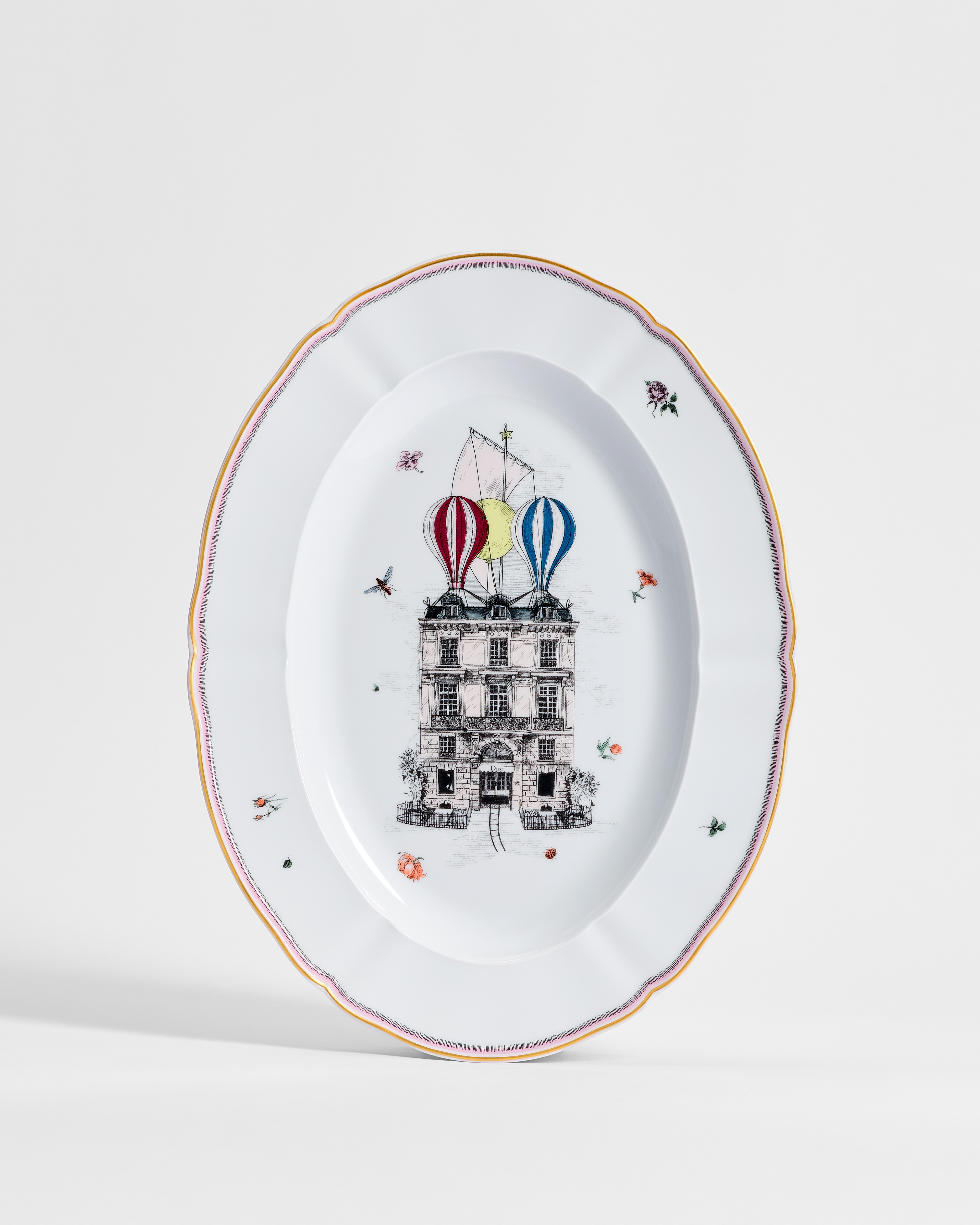 Small Oval Platter White Limoges Porcelain with Multicolor Sous le Ciel de Paris Motif and 24-Carat Gold E01