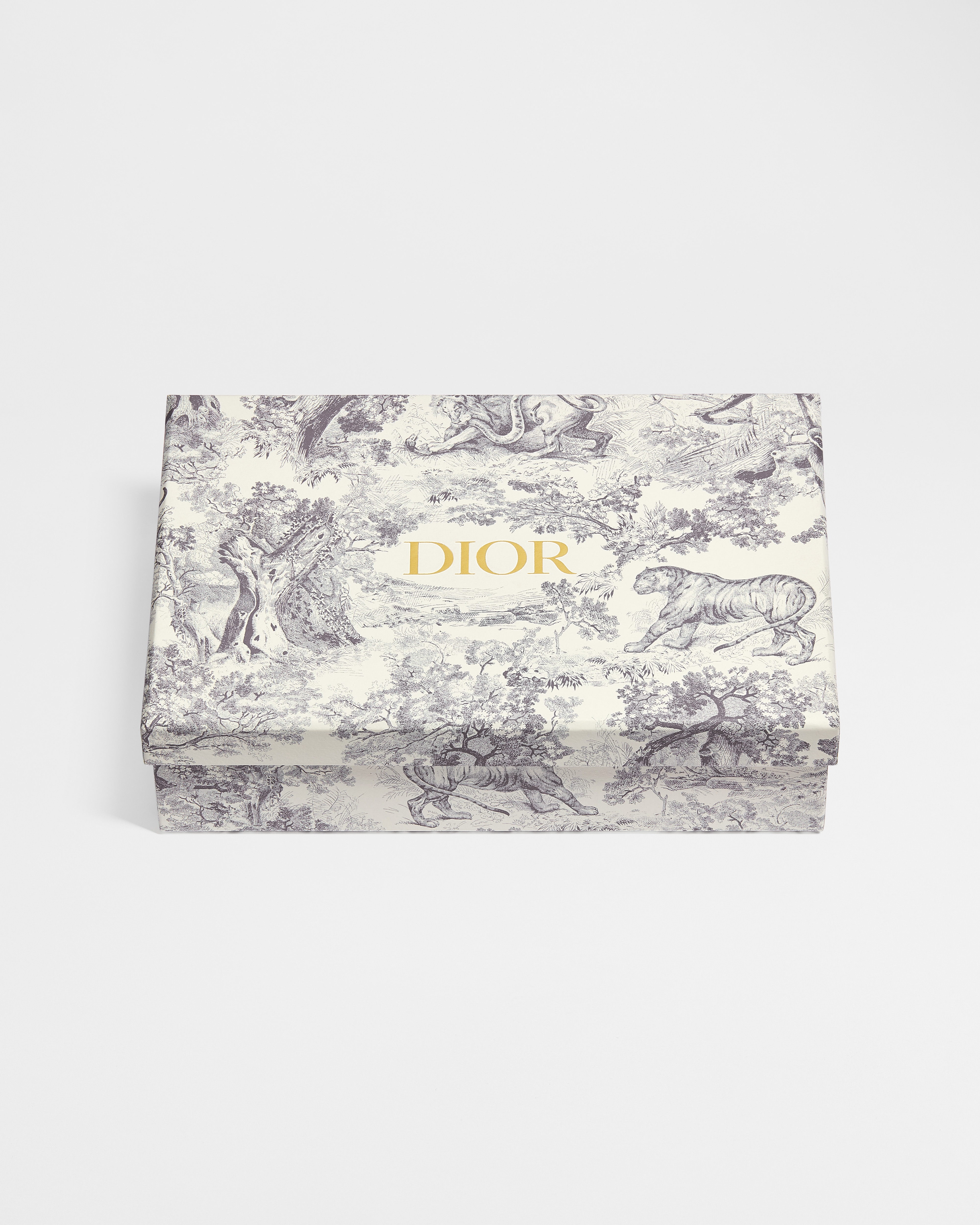 Set of Four Hand Towels White Cotton Embroidered with Star, Rose, Clover and Bee Motifs E01