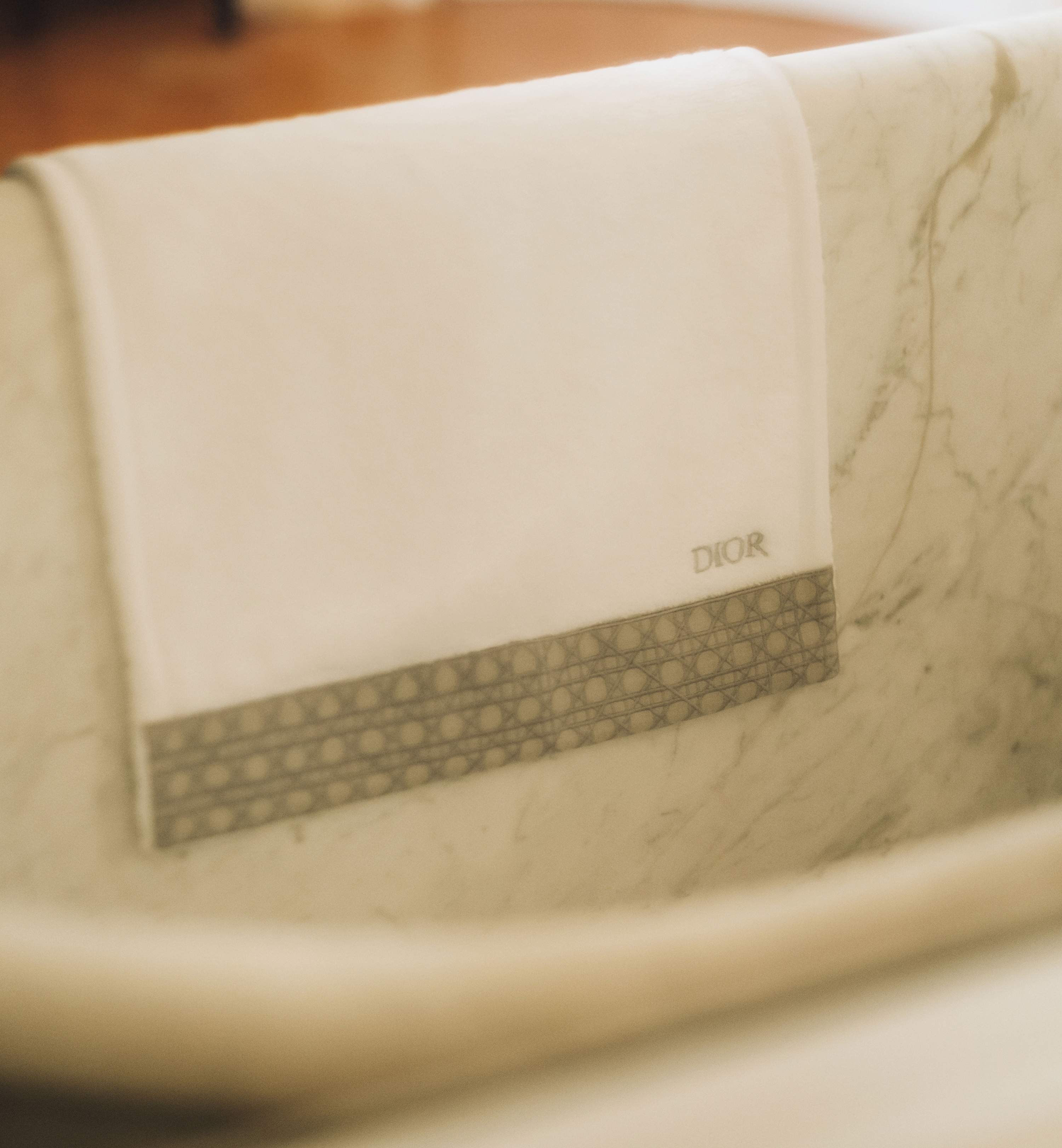 Bath Towel Gray Woven Cannage Band E12