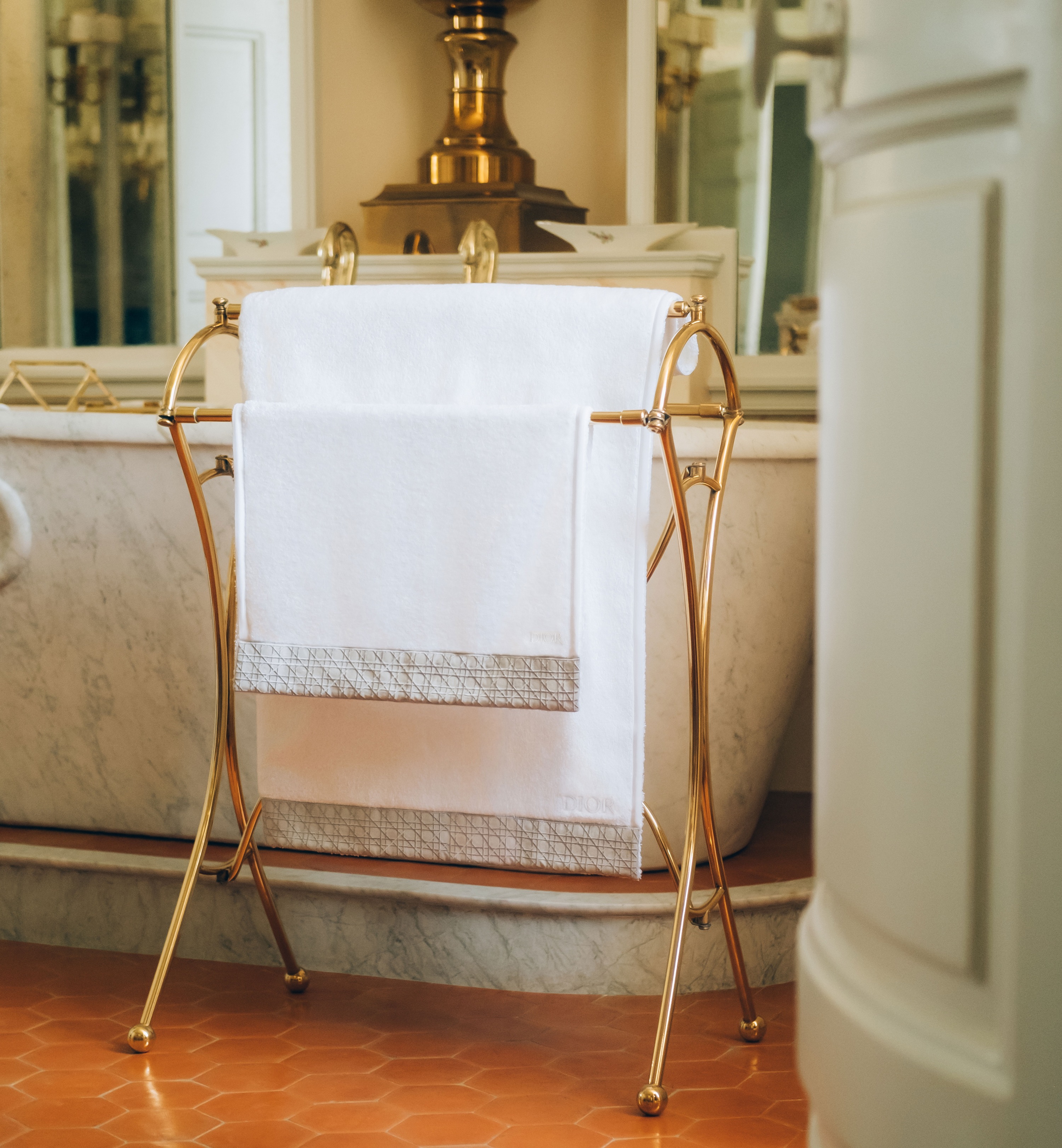 Hand Towel Gray Woven Cannage Band E12