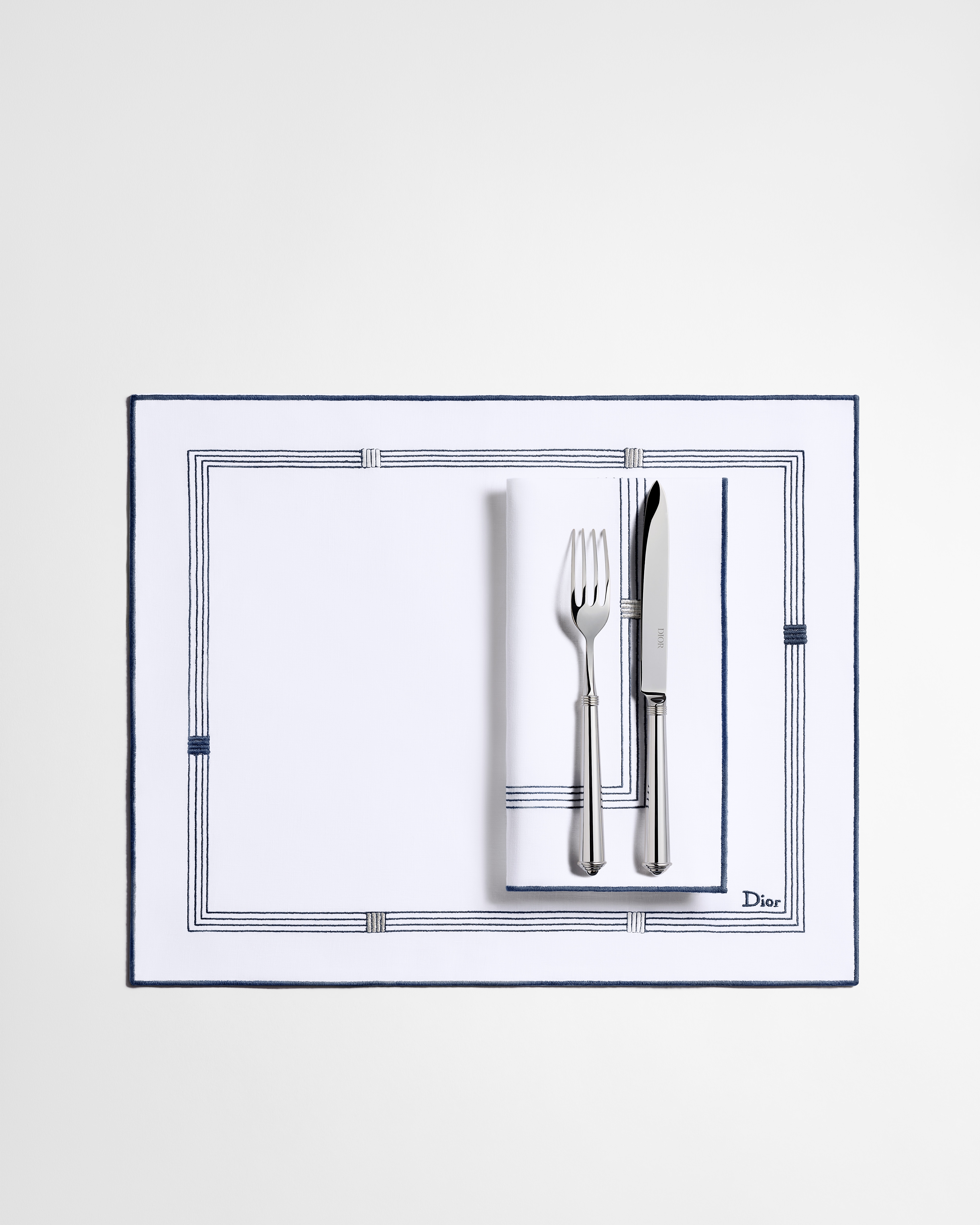 Set et serviette de table Lin blanc brodé du motif Godron bleu E01