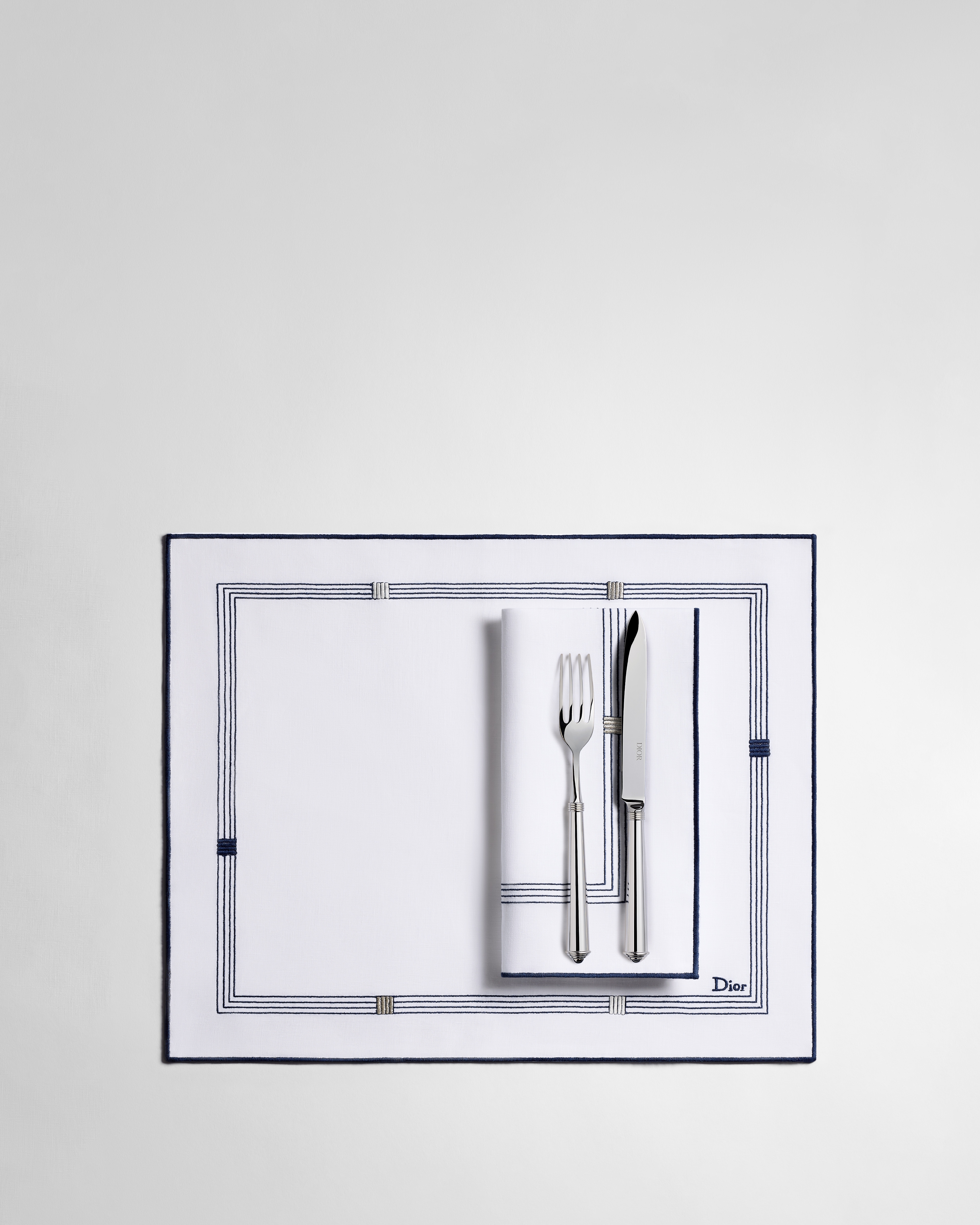 Set tovaglietta e tovagliolo Lino bianco con motivo Godron blu ricamato E01