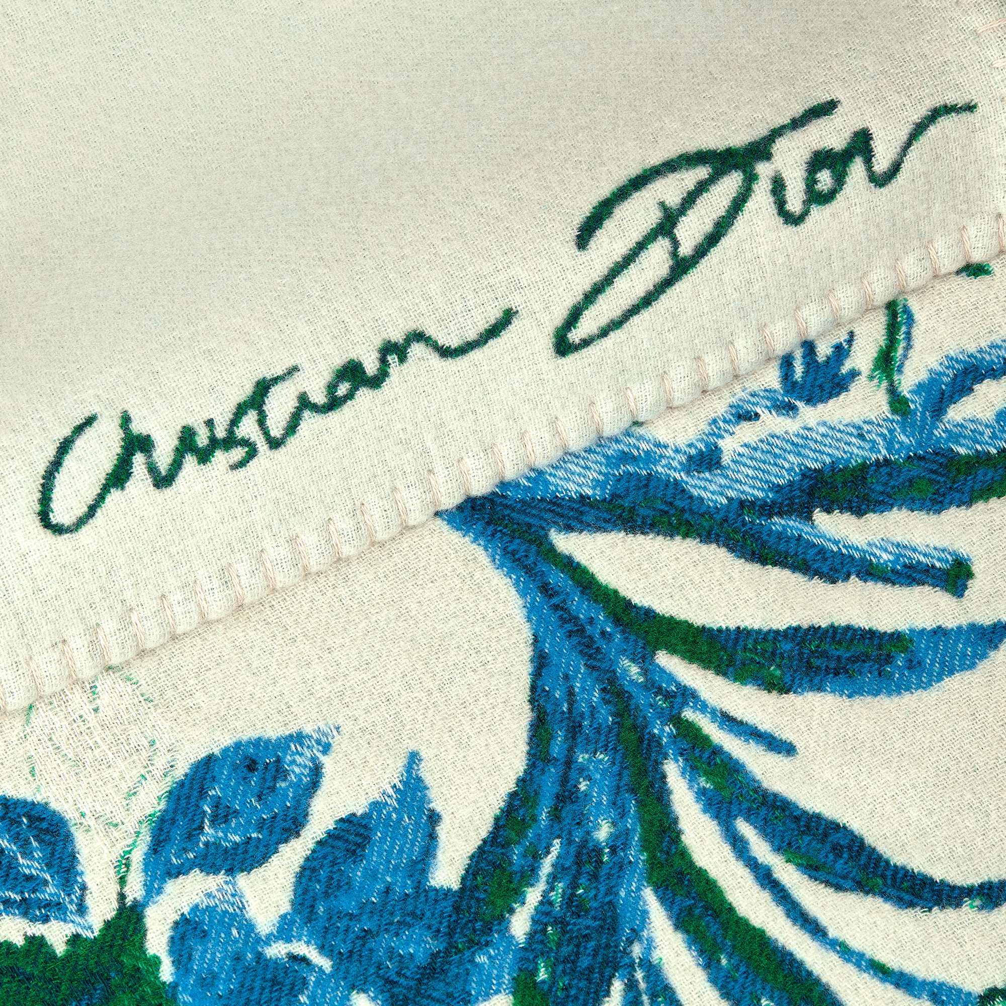 Plaid Jacquard van witte wol en kasjmier met bladmotief E10