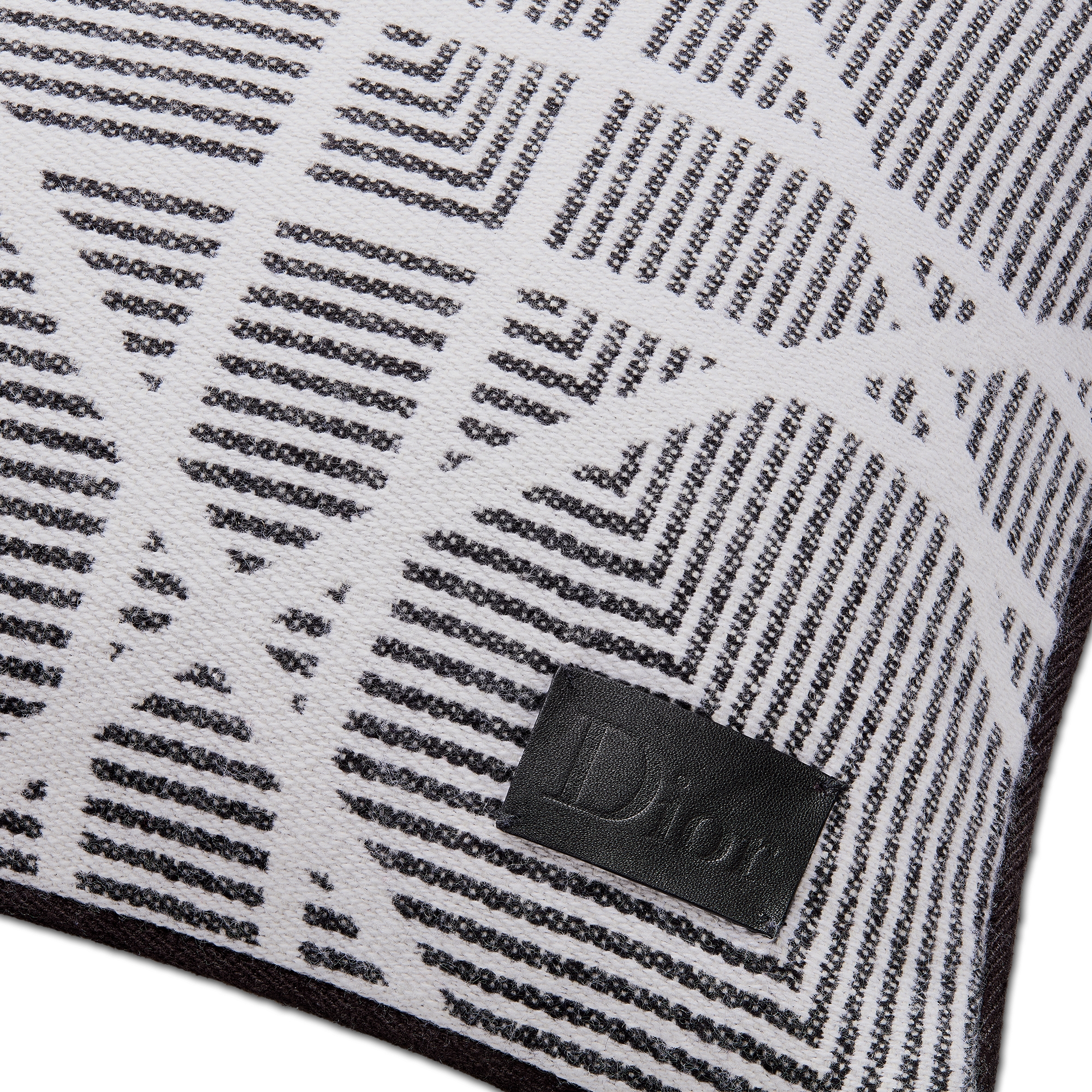 Quadratisches Kissen Cannage Optique Jacquard aus Wolle, Kaschmir und Seide in Schwarz und Weiß E09