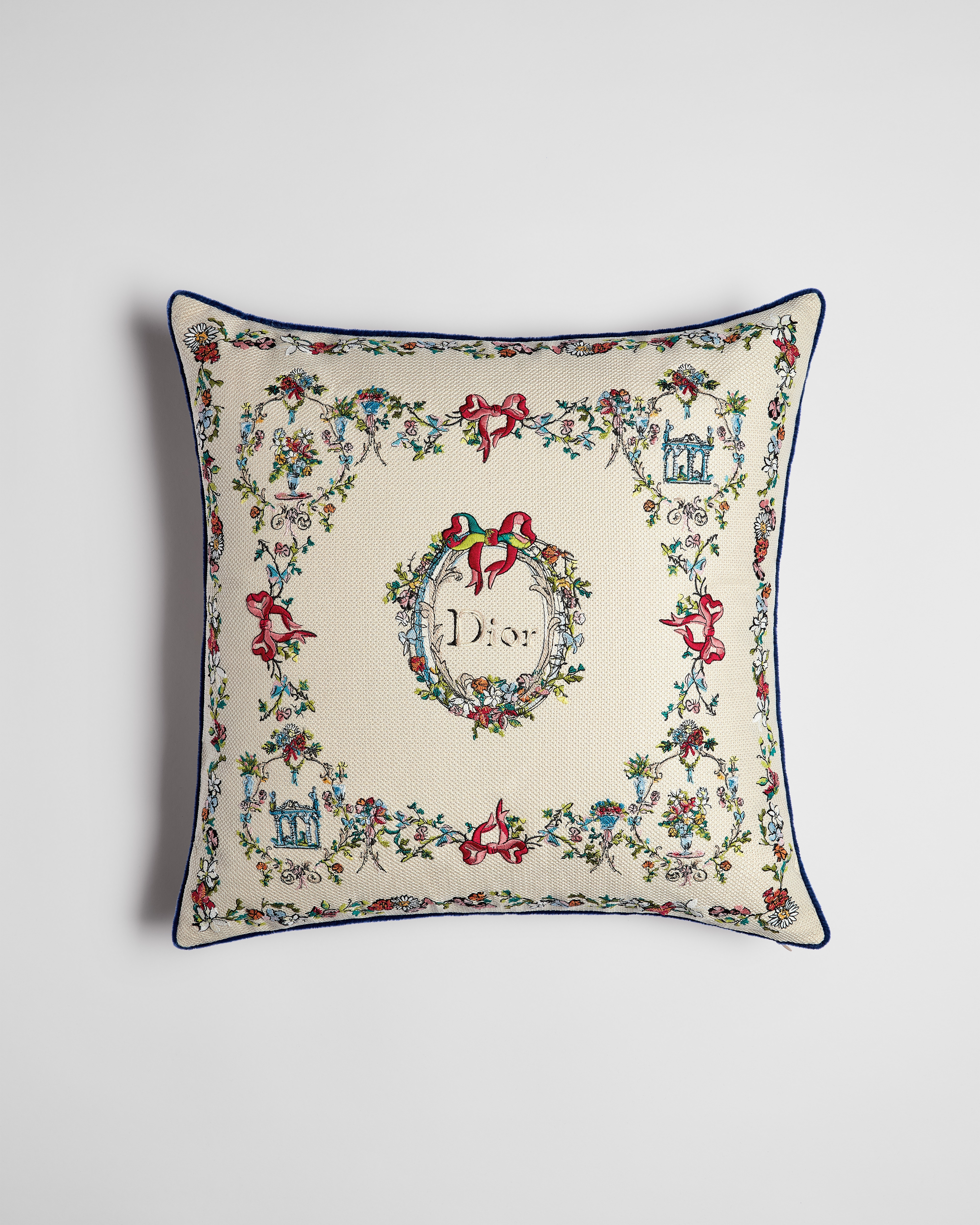Coussin carré Coton mélangé écru brodé du motif Dior Arabesque multicolore E01