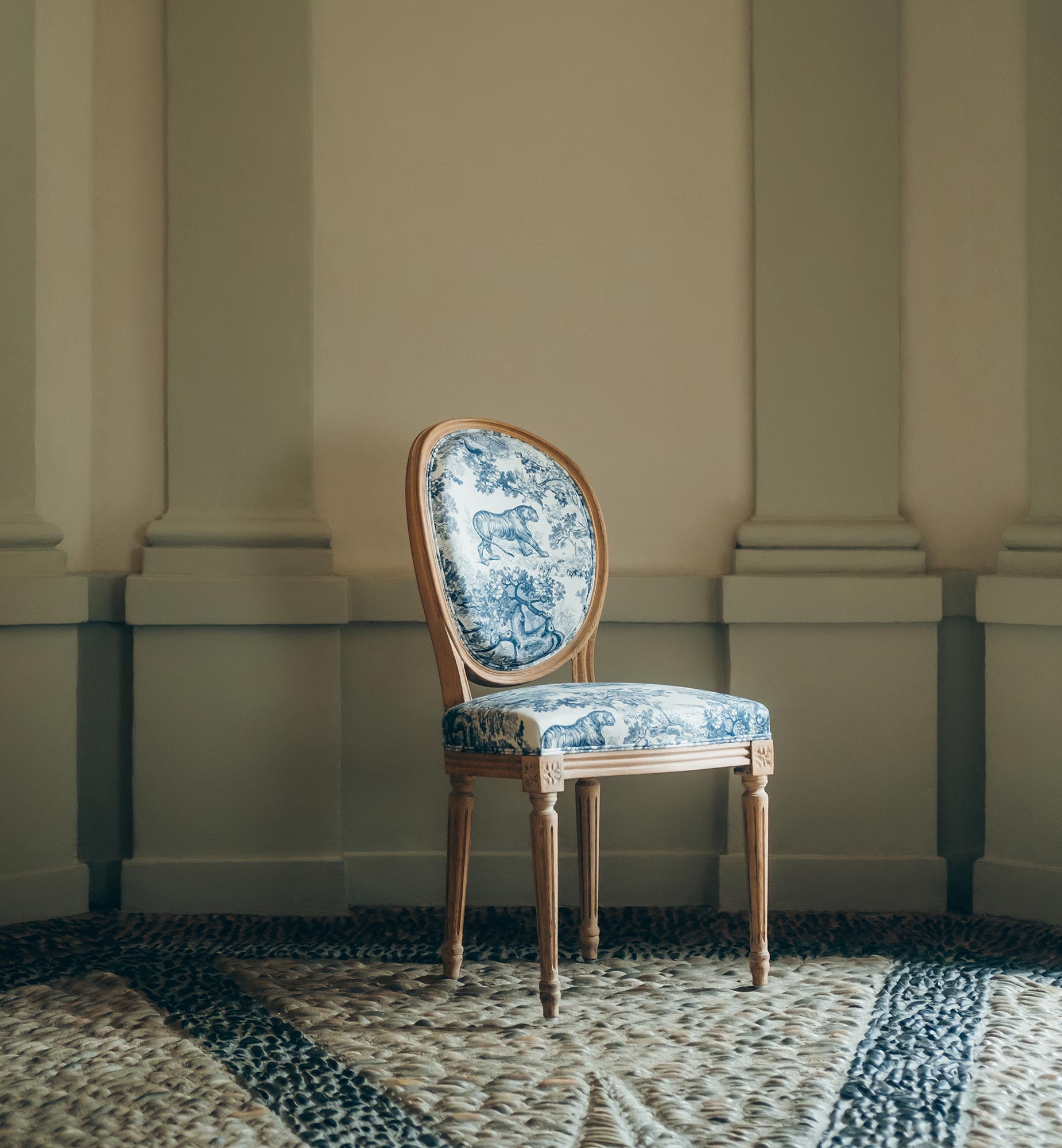 Medallion Chair Blue Toile de Jouy E14