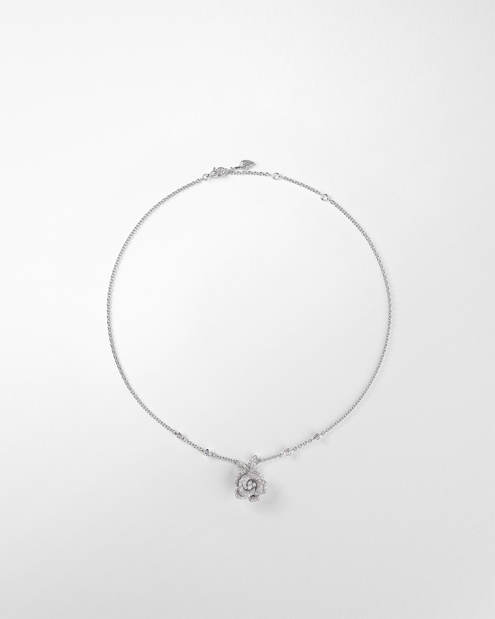 Rose Dior Bagatelle 中尺寸項鍊 白金和鑽石 E01