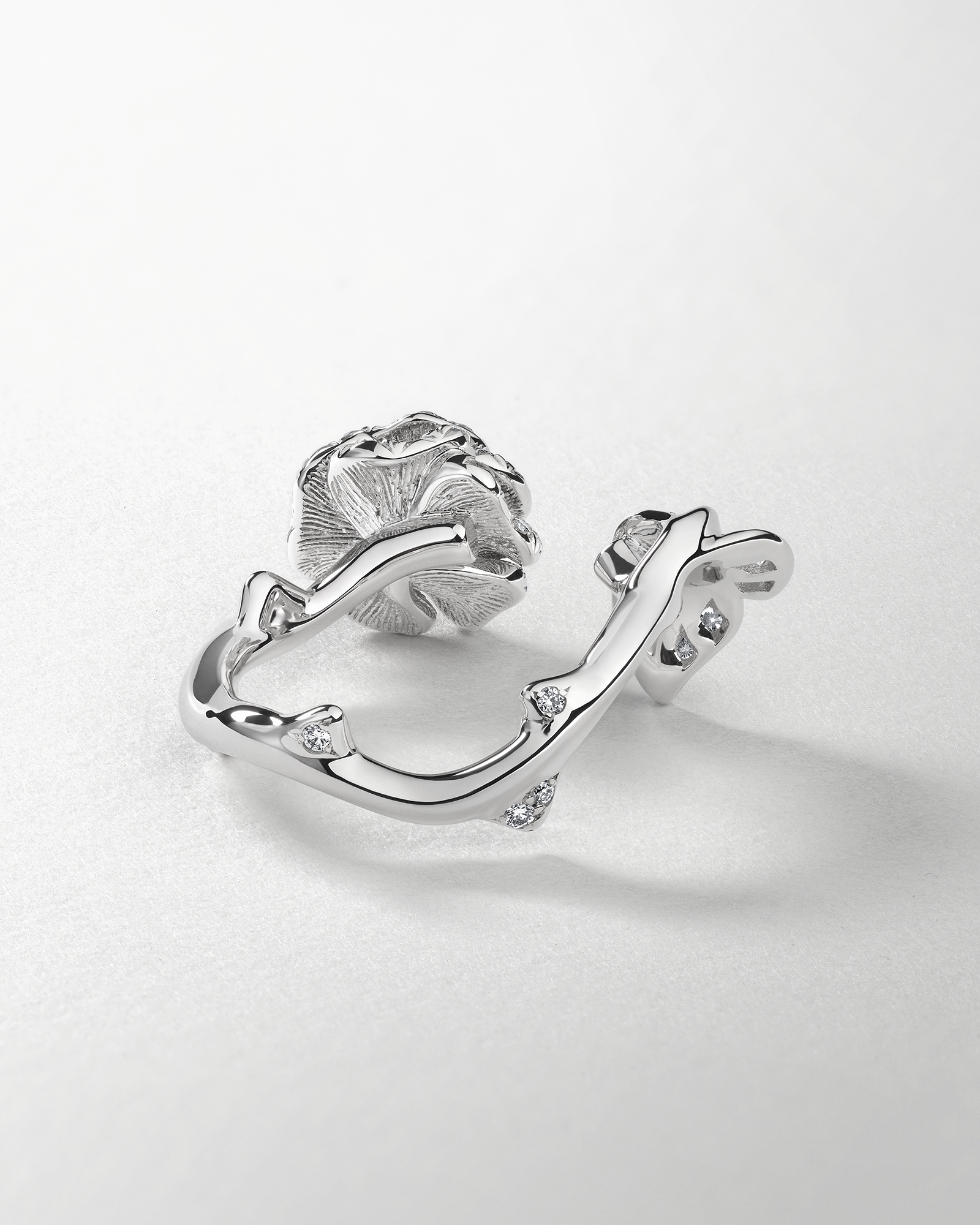 Rose Dior Bagatelle Ring White Gold and Diamonds E01