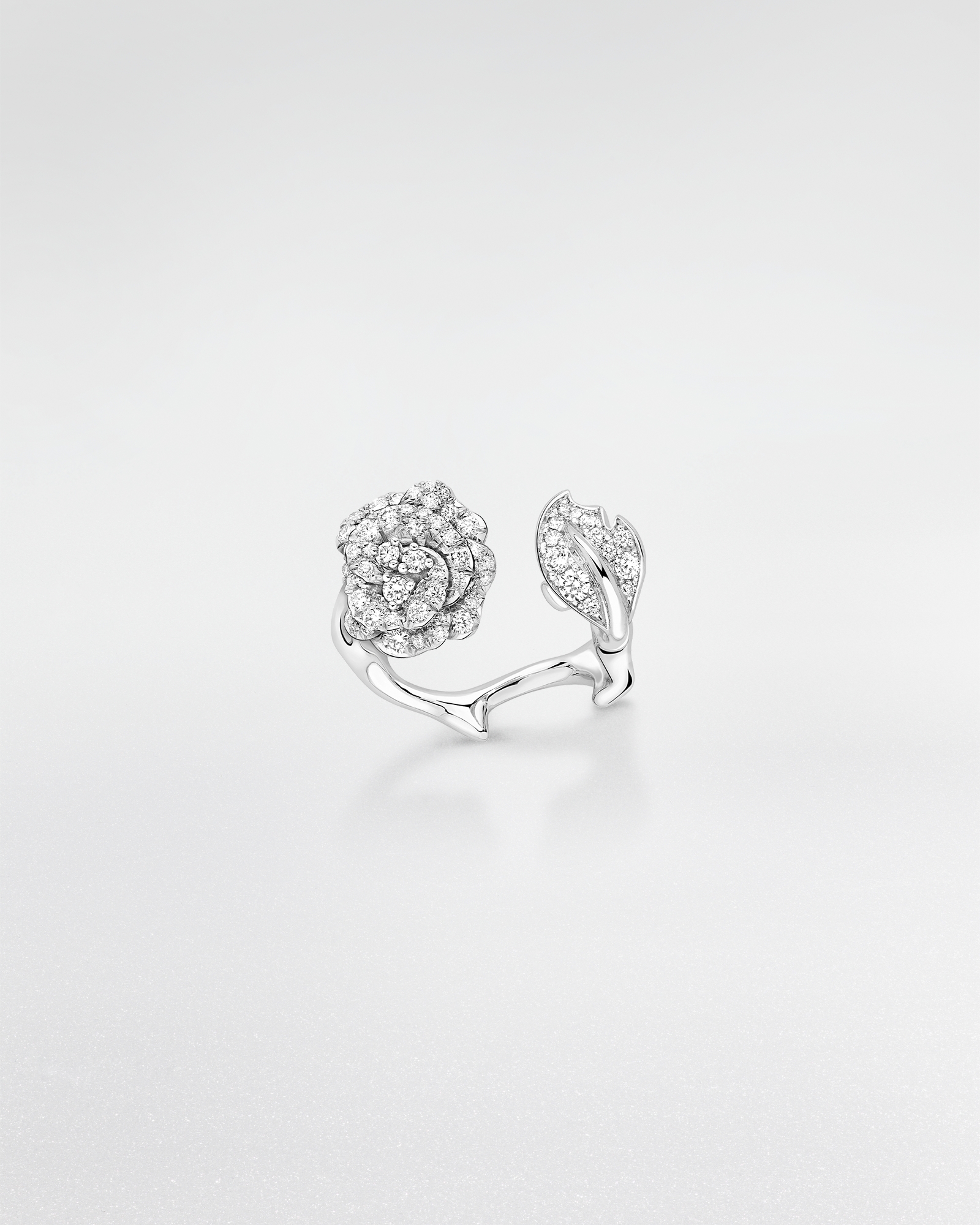 Rose Dior Bagatelle Ring White Gold and Diamonds E01
