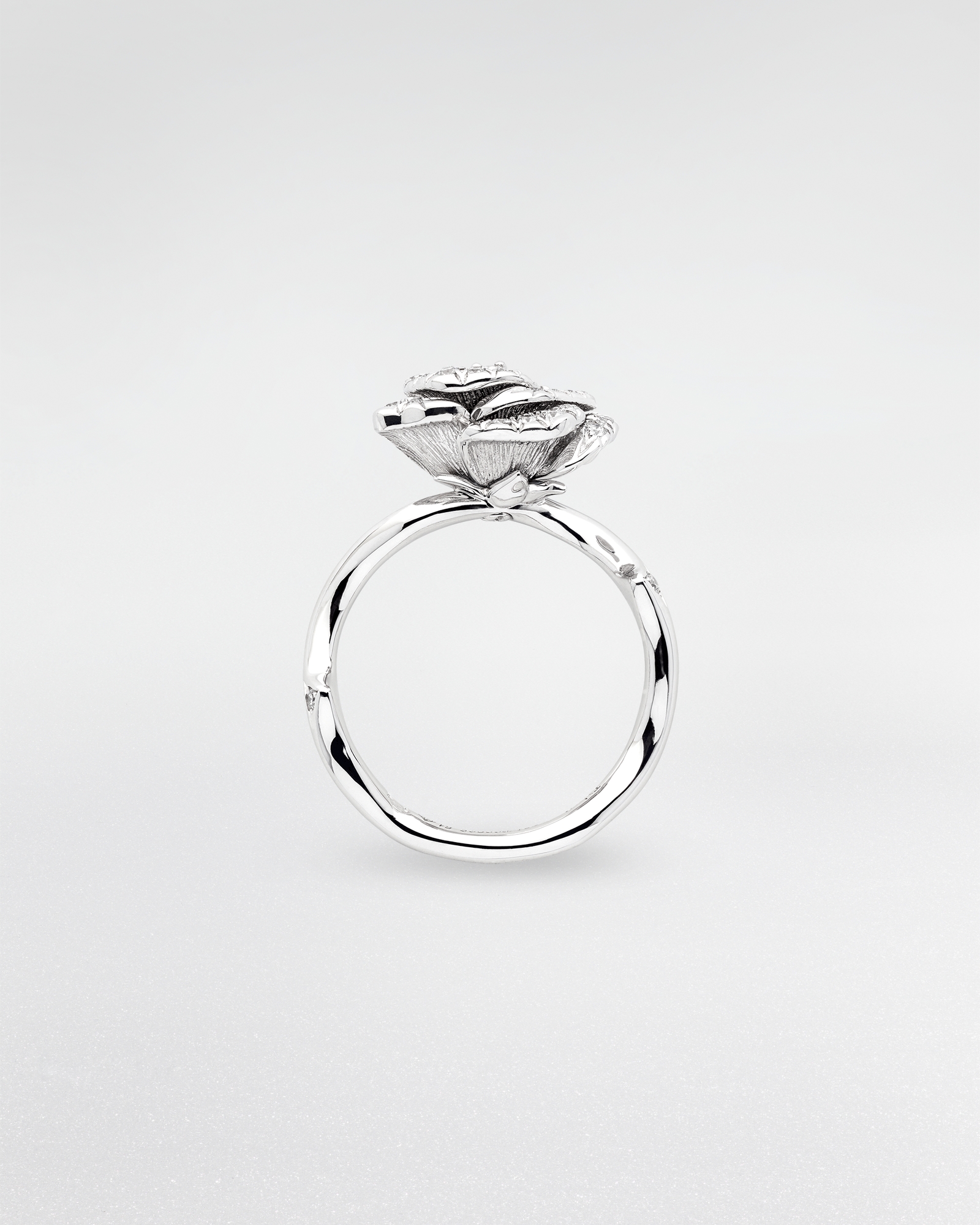 Kleiner Rose Dior Bagatelle Ring Weißgold und Diamanten E02