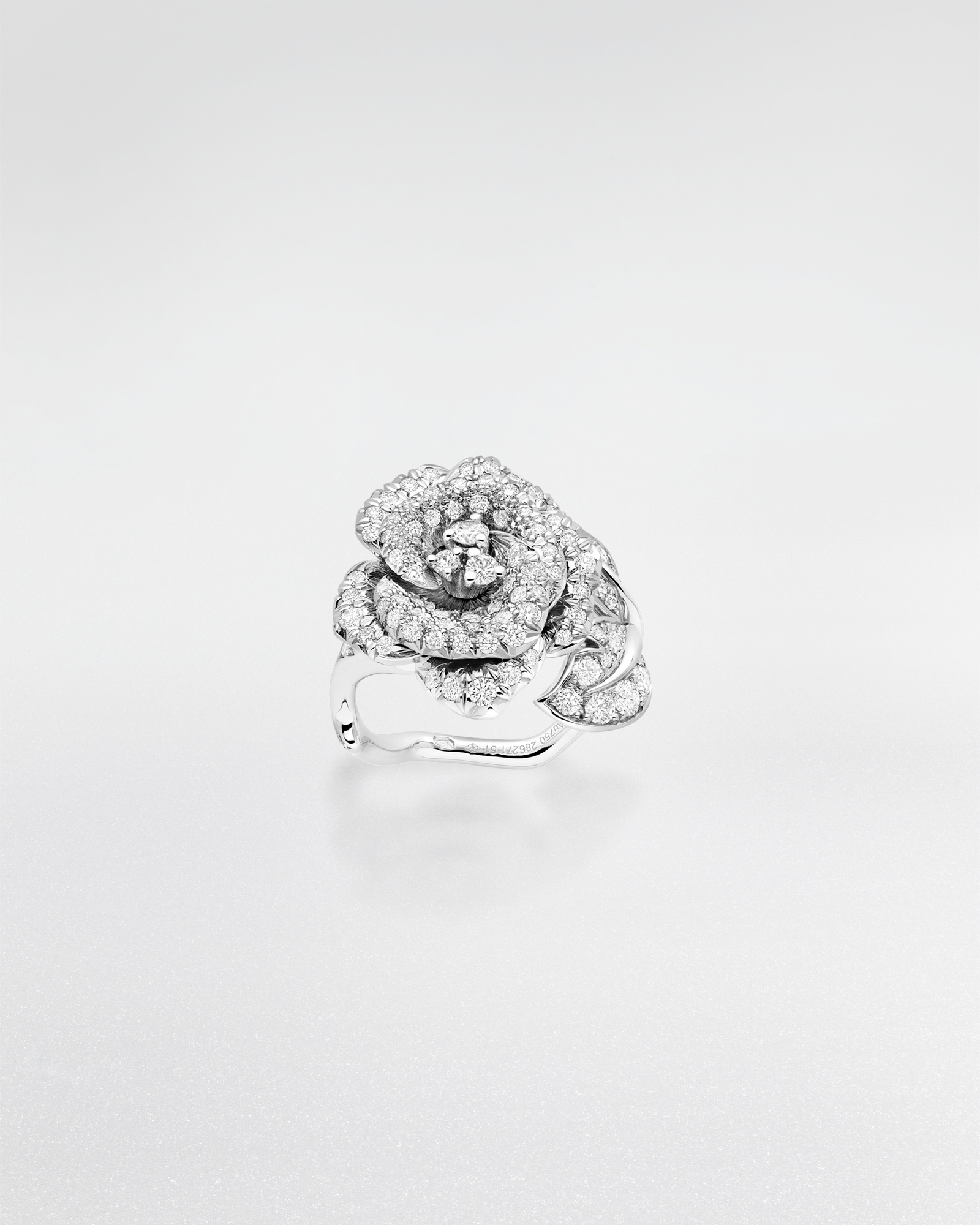 Medium Rose Dior Bagatelle Ring White Gold and Diamonds E01