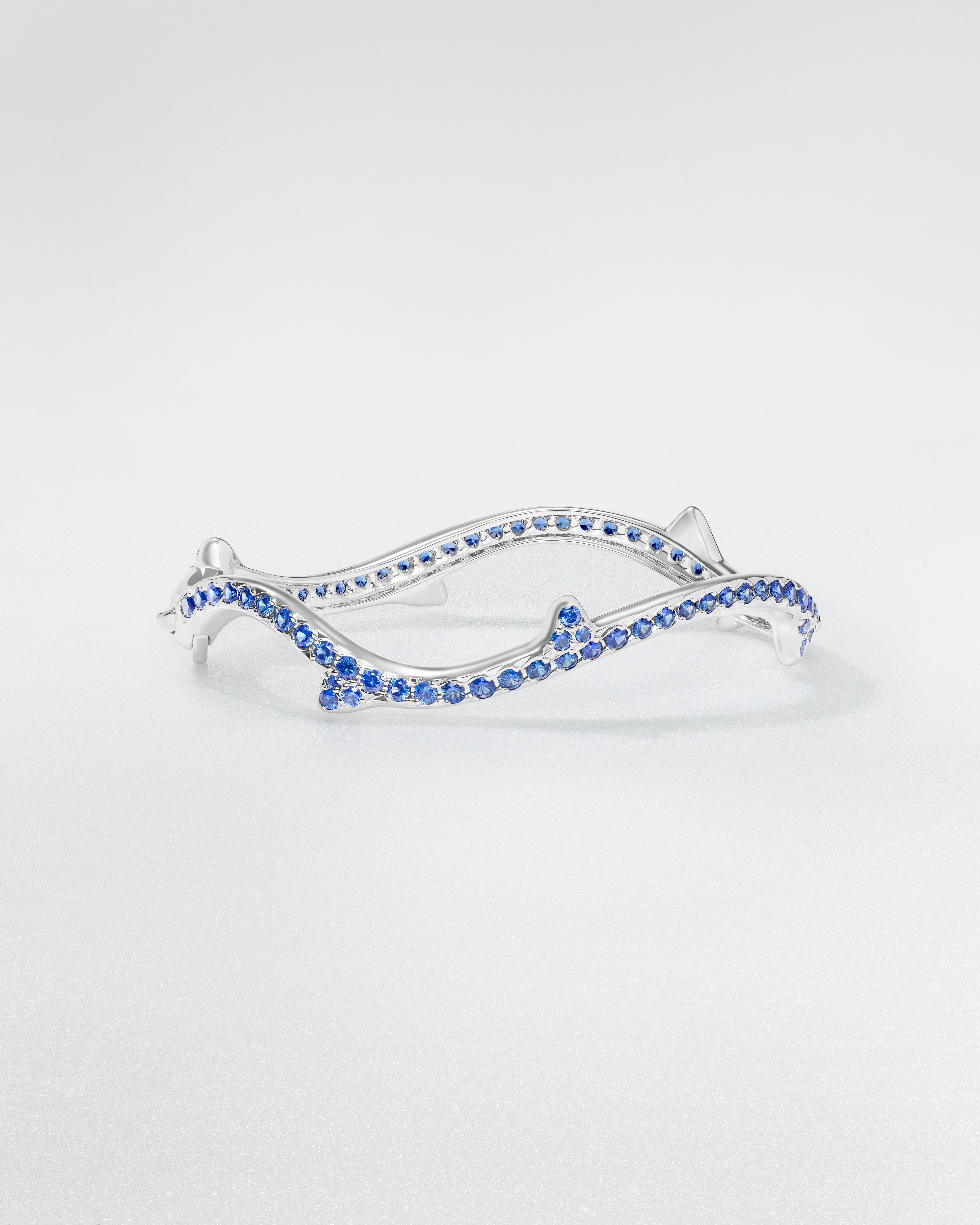 Bois de Rose Bracelet White Gold and Blue Sapphires E01