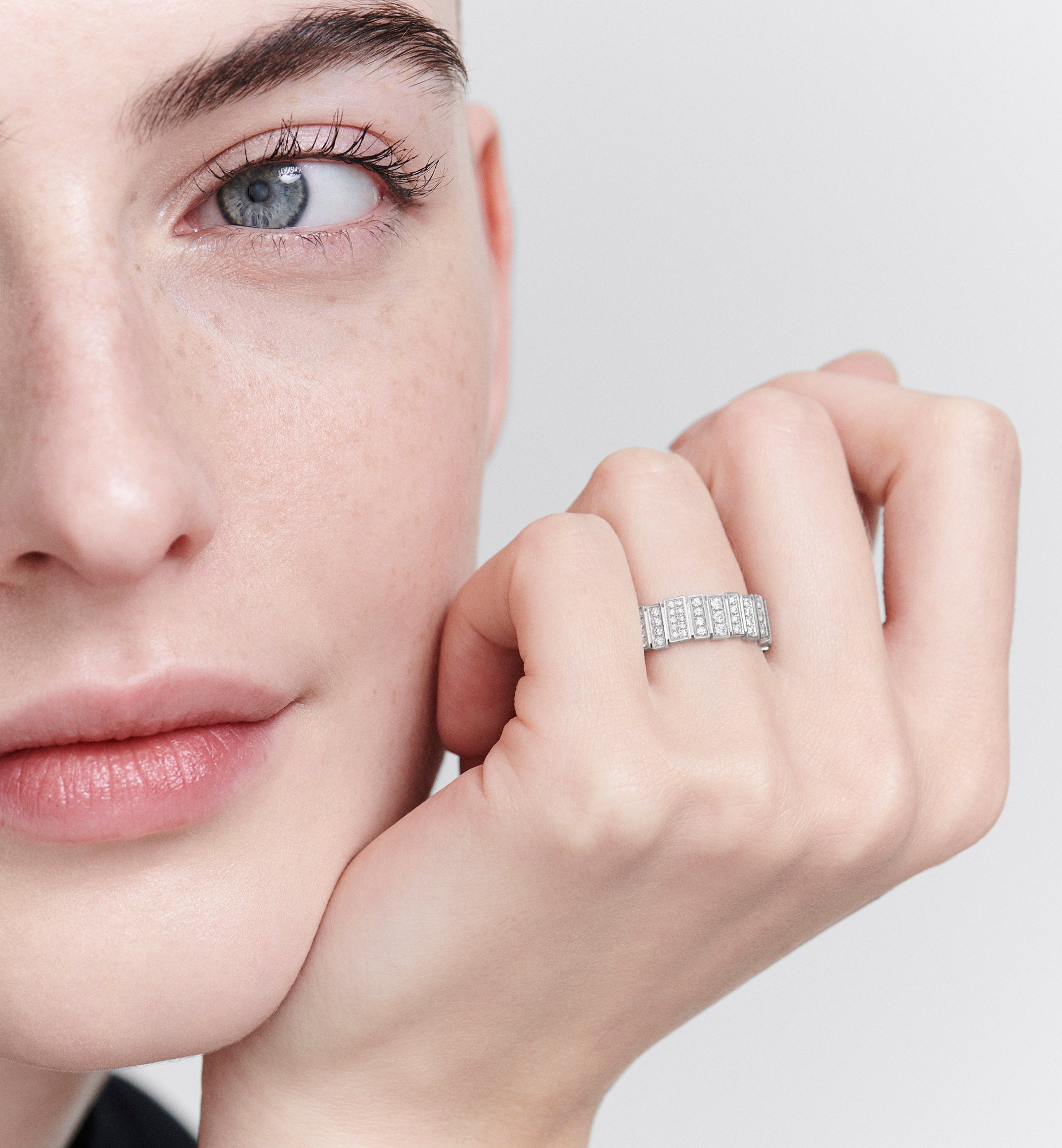 GEM DIOR Ring Worn view cropped
