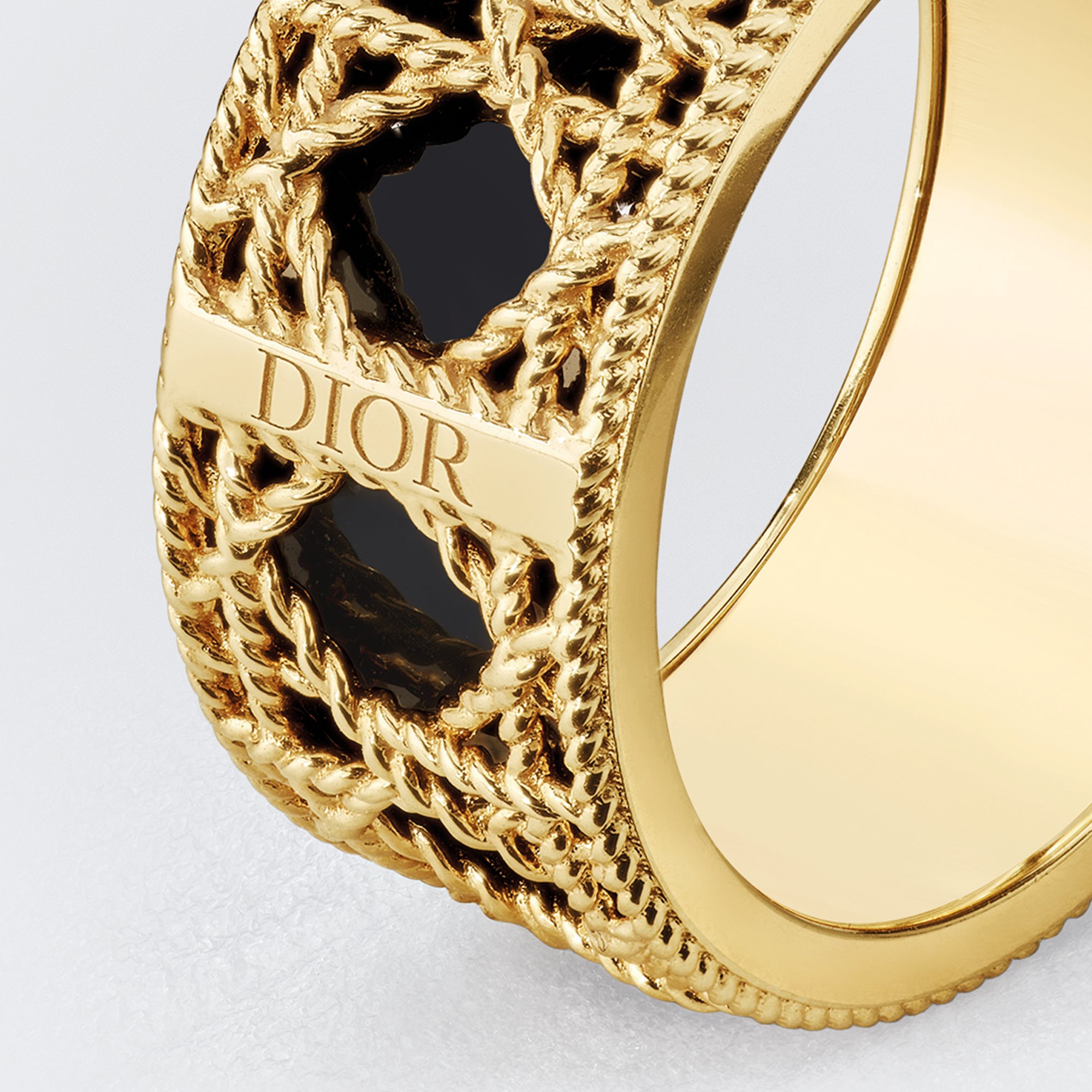 My Dior-ring aria_threeQuarterClosedView