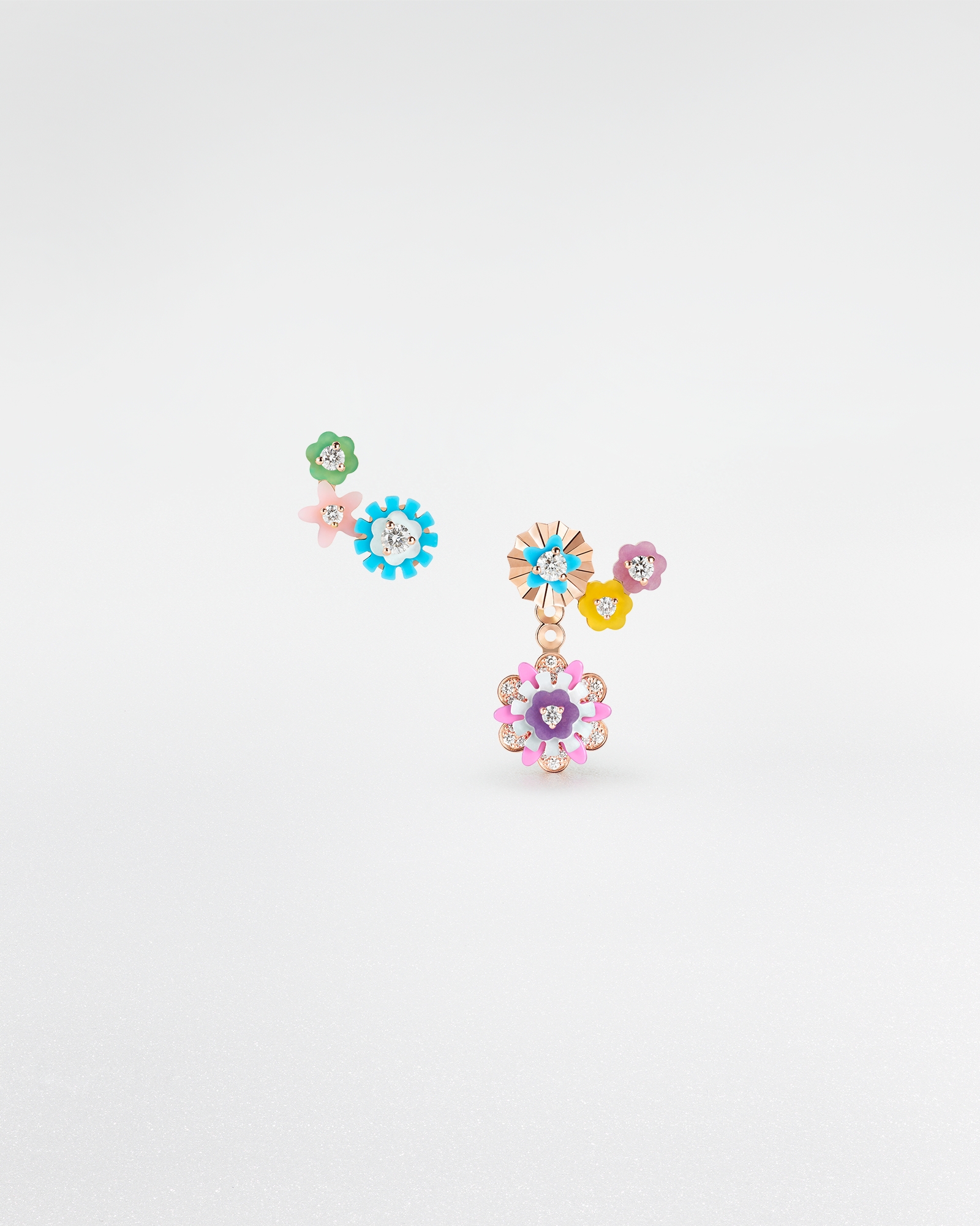 Diorigami-oorbellen Roségoud, diamanten, chrysopraas, turkoois, gele agaat, lepidoliet, wit parelmoer, roze opaal en lak E01