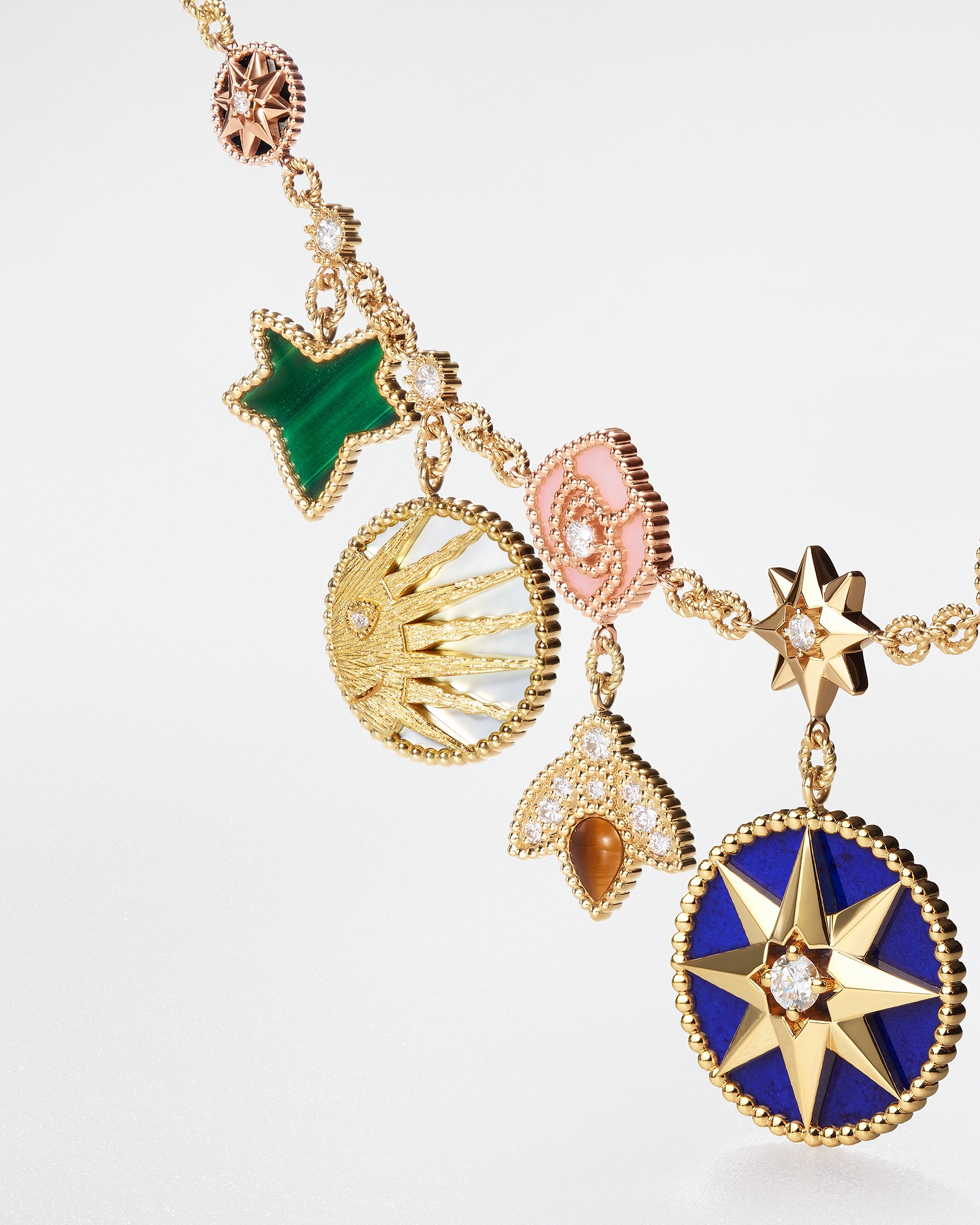 Ketting met bedeltjes Geel-, rosé- en witgoud, platinum, diamanten en sierstenen E02