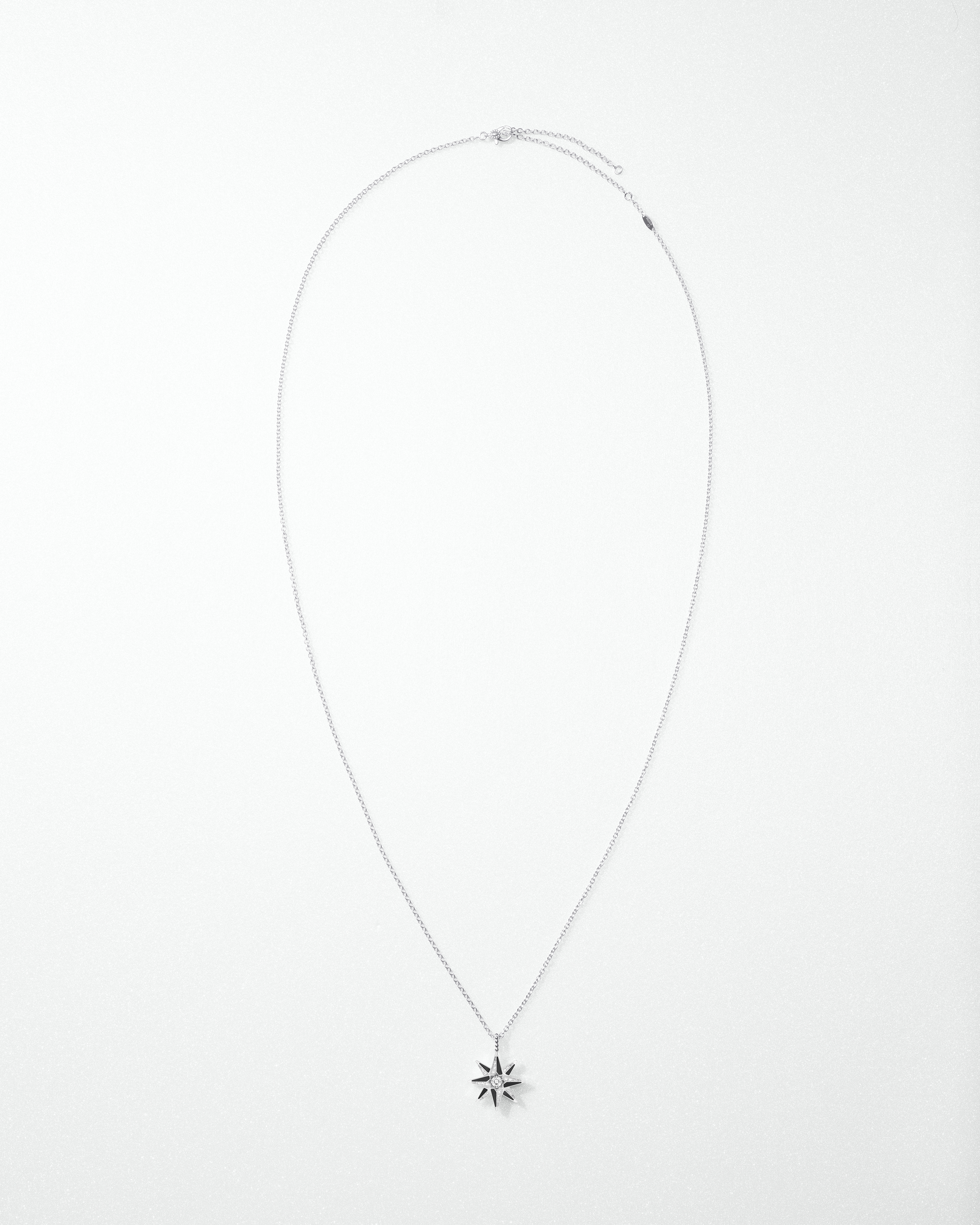 Étoile des Vents Medallion White Gold, Black Lacquer and Diamonds E01