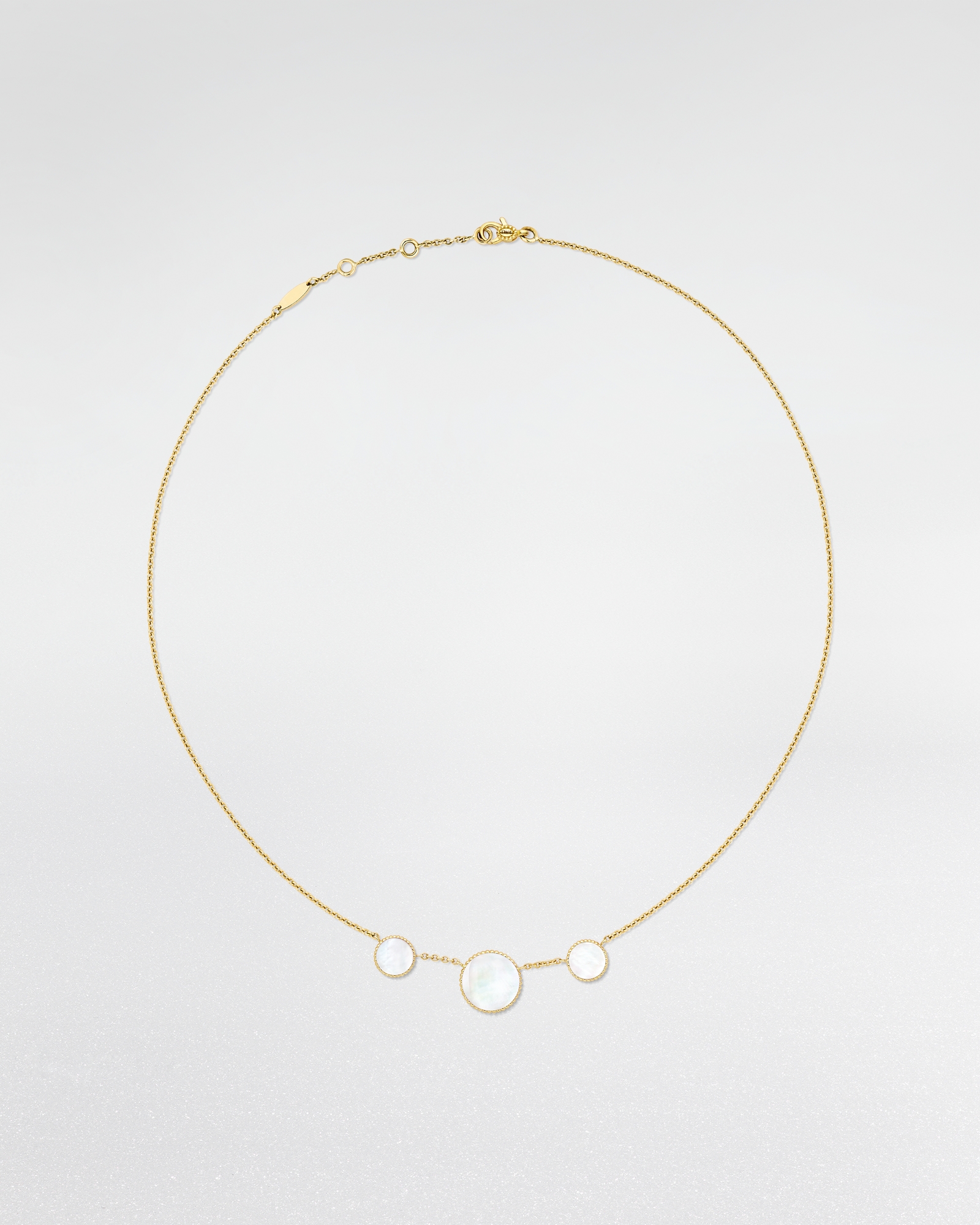 Rose des Vents Necklace Yellow Gold, Diamonds and Mother-of-Pearl E07